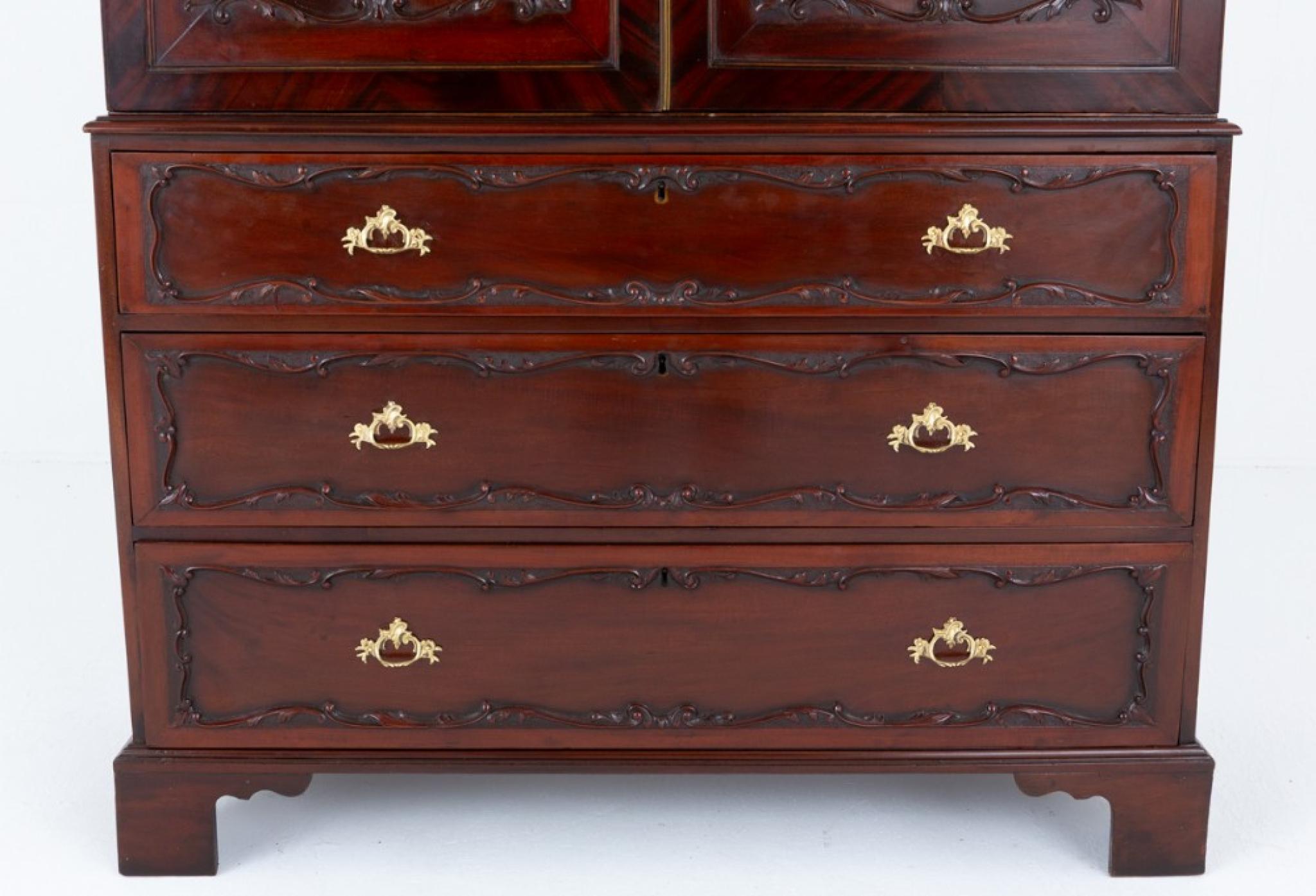 Armadio guardaroba Chippendale in mogano 1860 in vendita 2