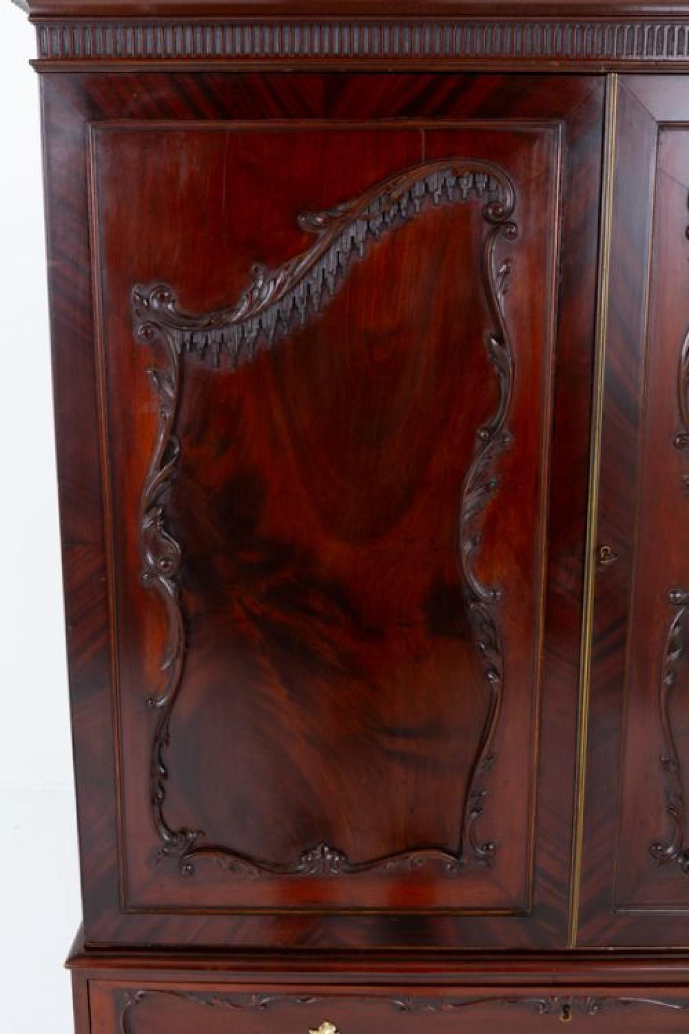 Armadio guardaroba Chippendale in mogano 1860 in vendita 3