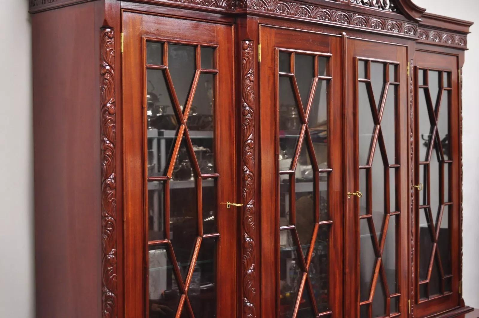 Meuble de rangement Chippendale en acajou avec façade en forme de boule et de griffes par Baker of London en vente 5