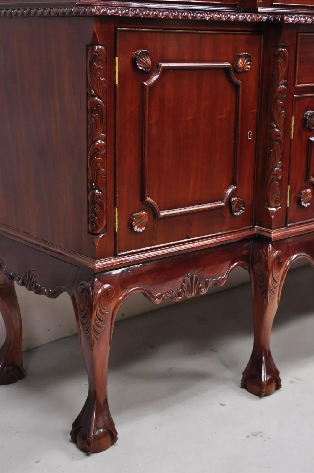 Meuble de rangement Chippendale en acajou avec façade en forme de boule et de griffes par Baker of London en vente 6