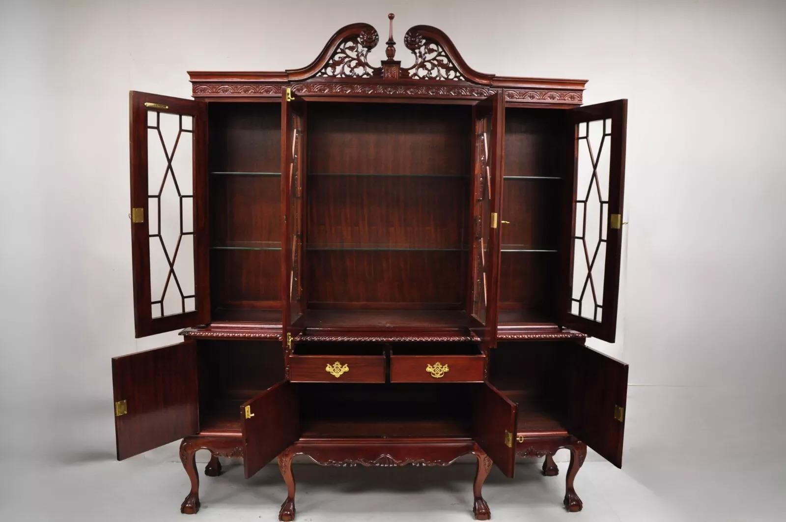 Meuble de rangement Chippendale en acajou avec façade en forme de boule et de griffes par Baker of London en vente 2