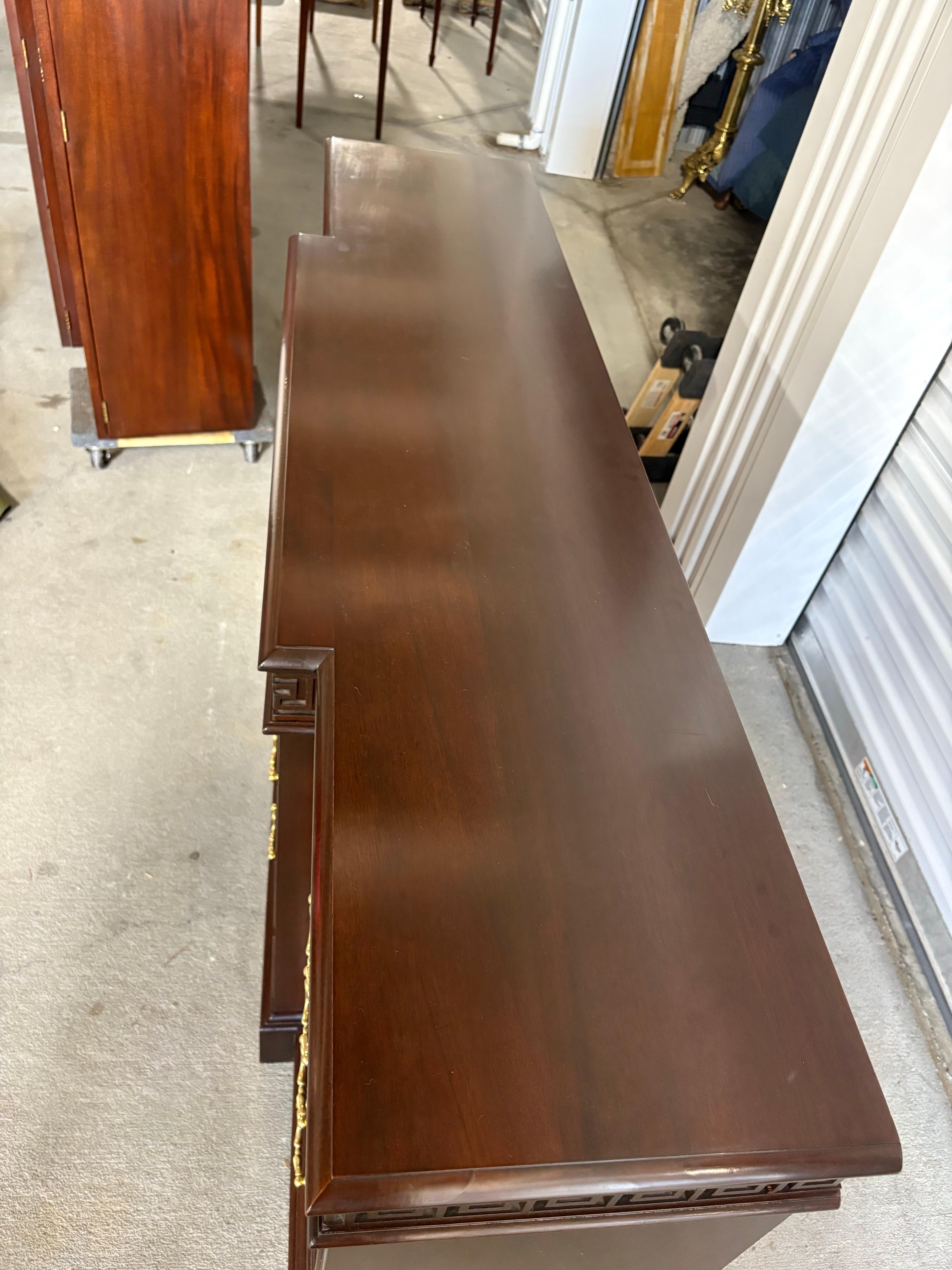 XX secolo Chippendale Breakfront in mogano di Stickley, 20