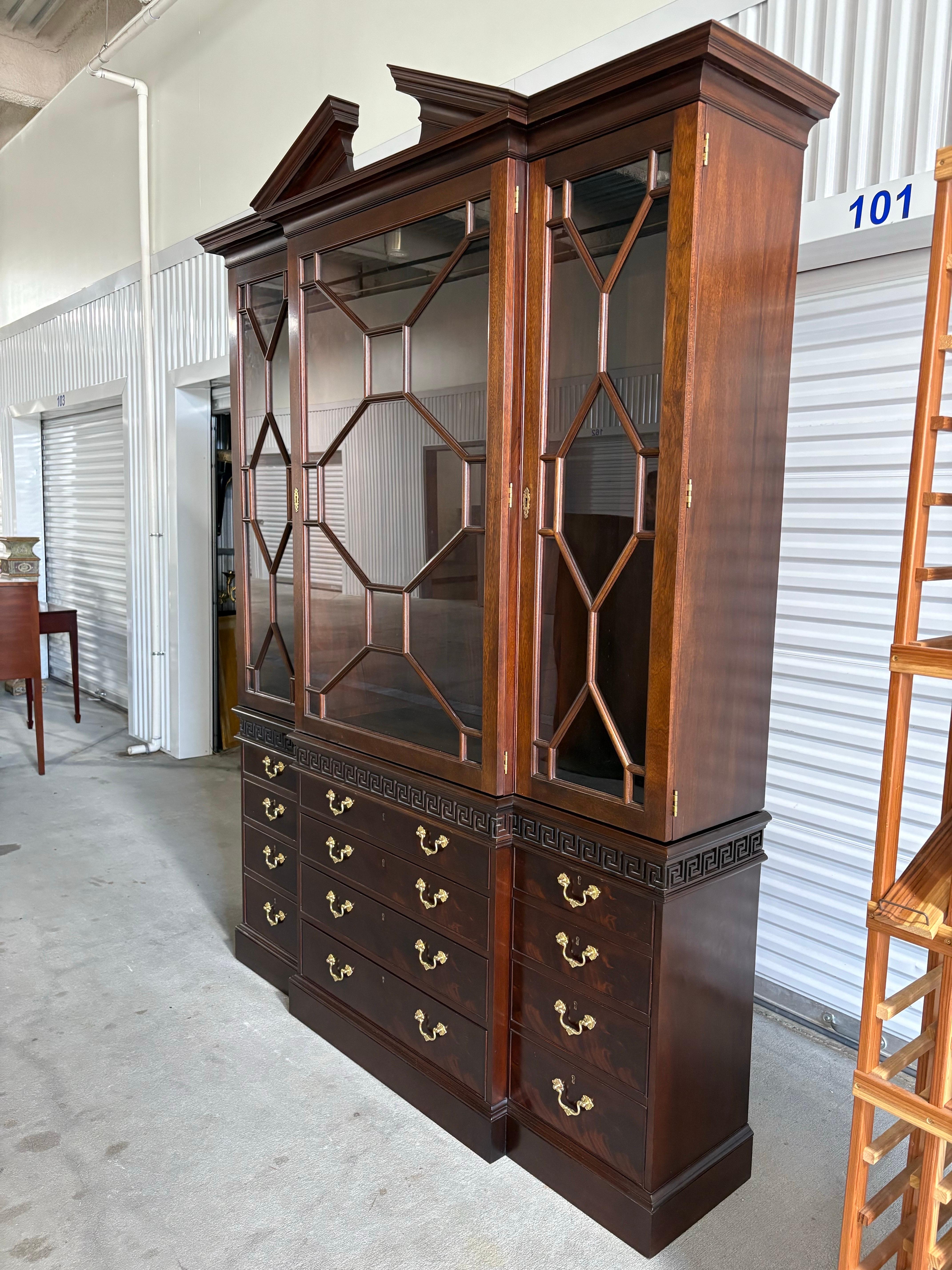 Chippendale Breakfront in mogano di Stickley, 20