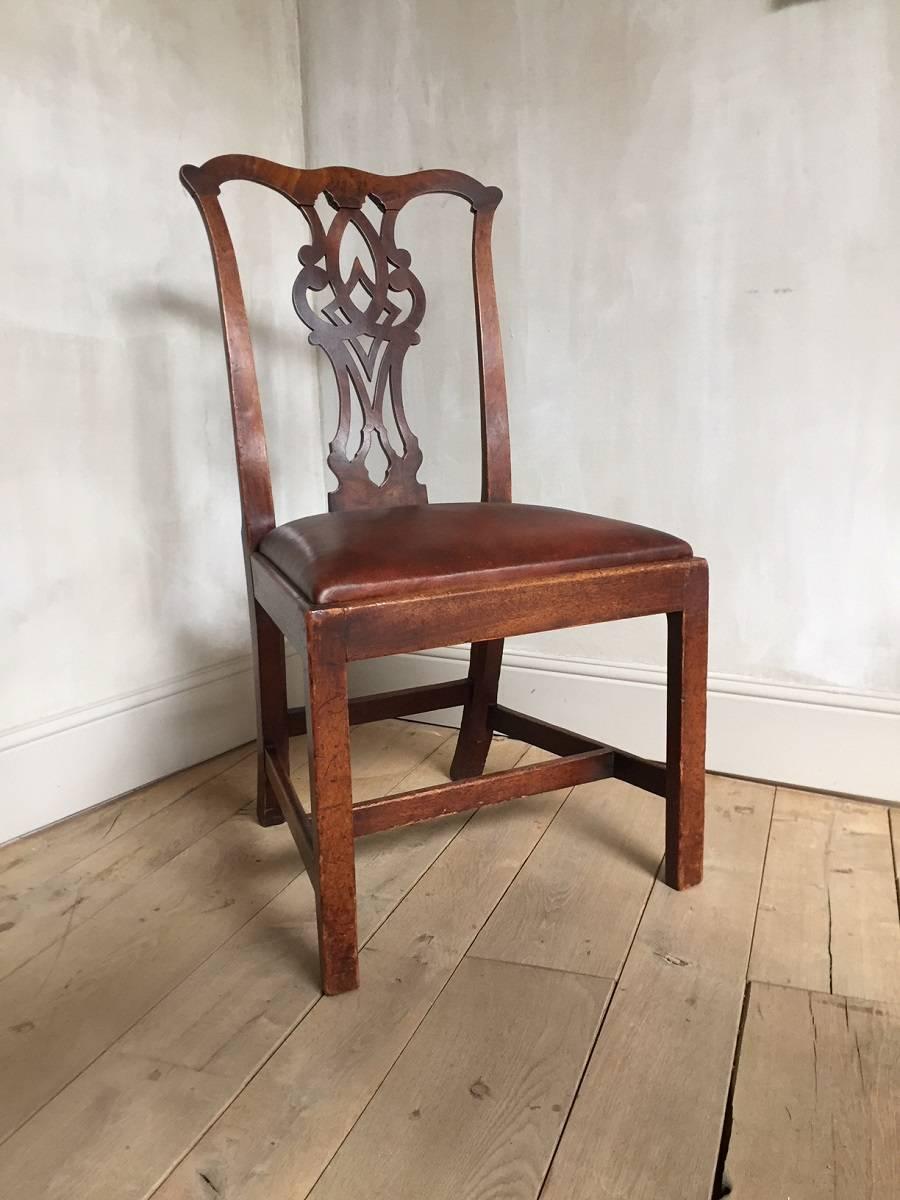 Great Chippendale chair with beautifully executed curves in finely grained mahogany. The Chippendale style was part of the English answer on French Rococo and incorporated oriental, classical and even gothic details. This resulted in a iconic look