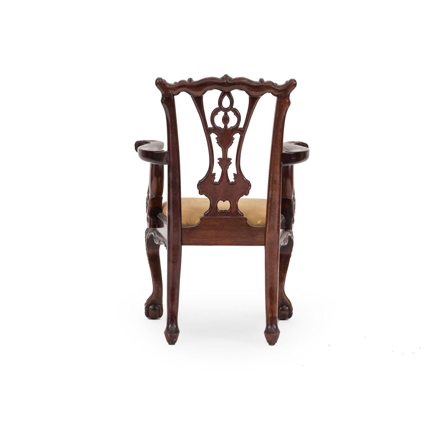 Sillón Chippendale de caoba para niño Británico en venta