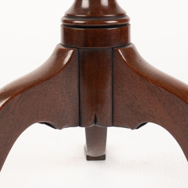 Chippendale Mahogany Circular Tilt Top Candle Stand, 1770 In Good Condition For Sale In Kenilworth, IL