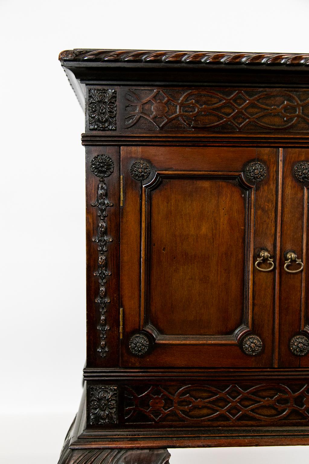 Early 20th Century Chippendale Mahogany Double Cabinet on Legs For Sale