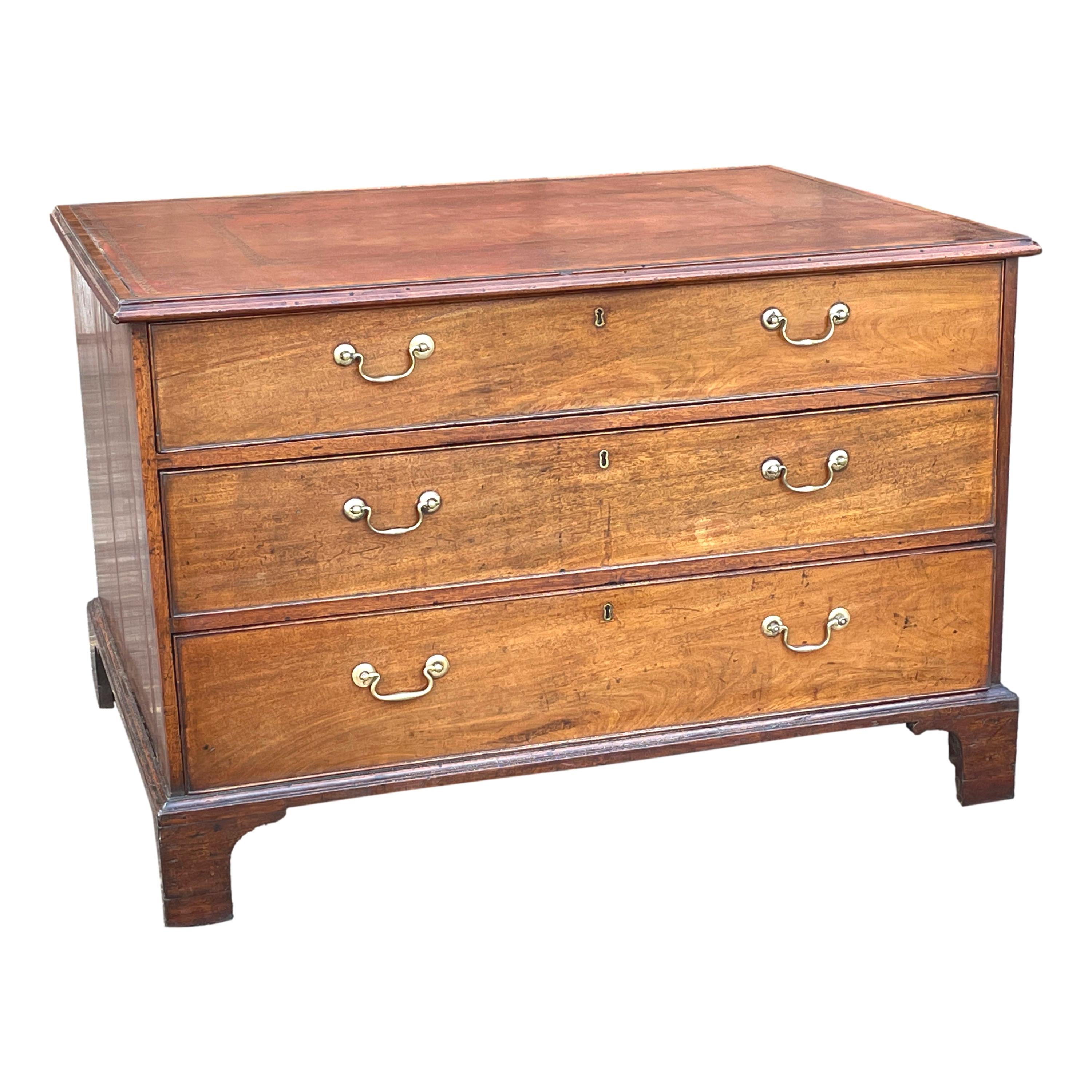 Chippendale Mahogany Library Desk In Good Condition In Bedfordshire, GB