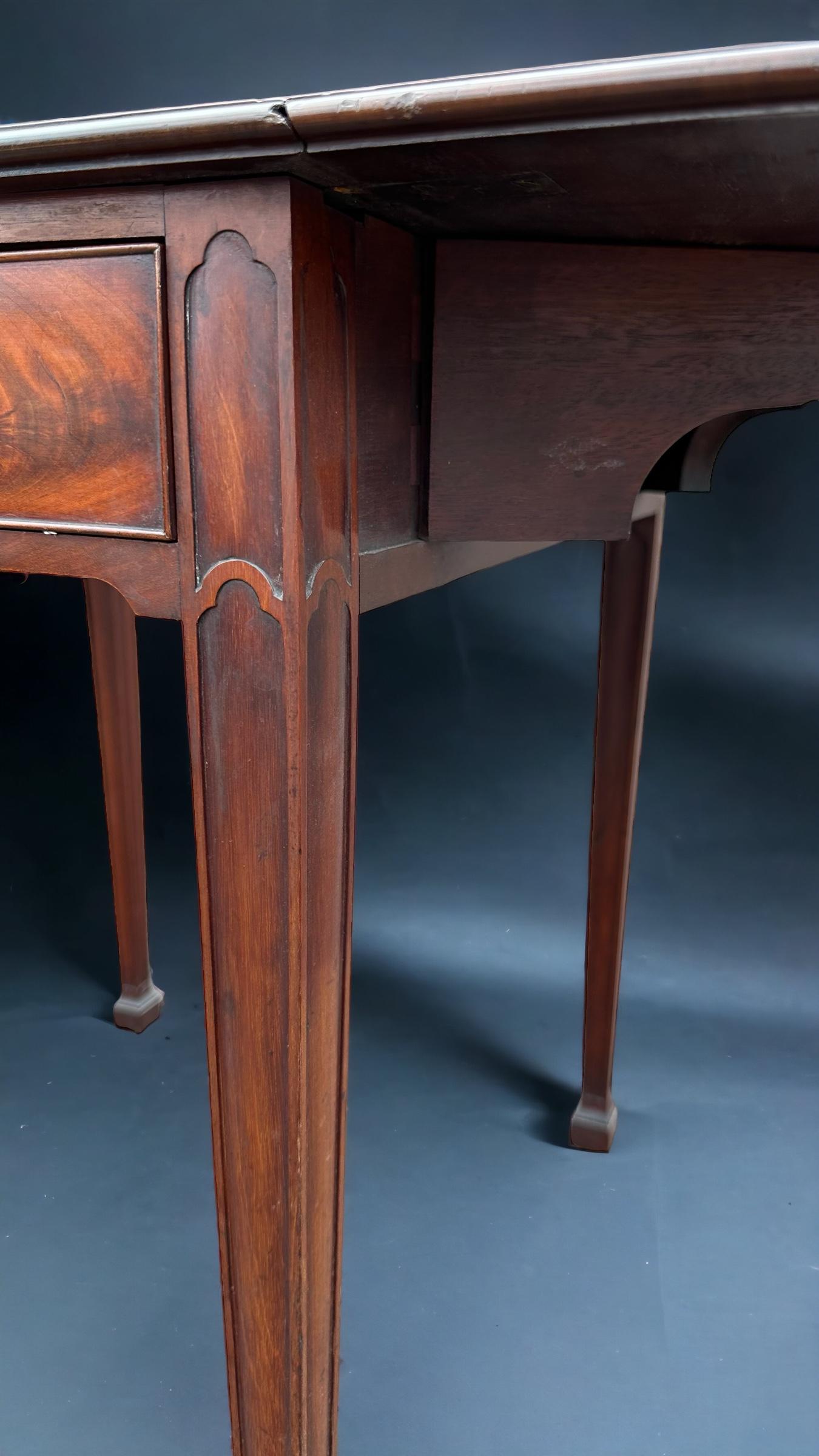 18th Century Chippendale mahogany Pembroke table. For Sale