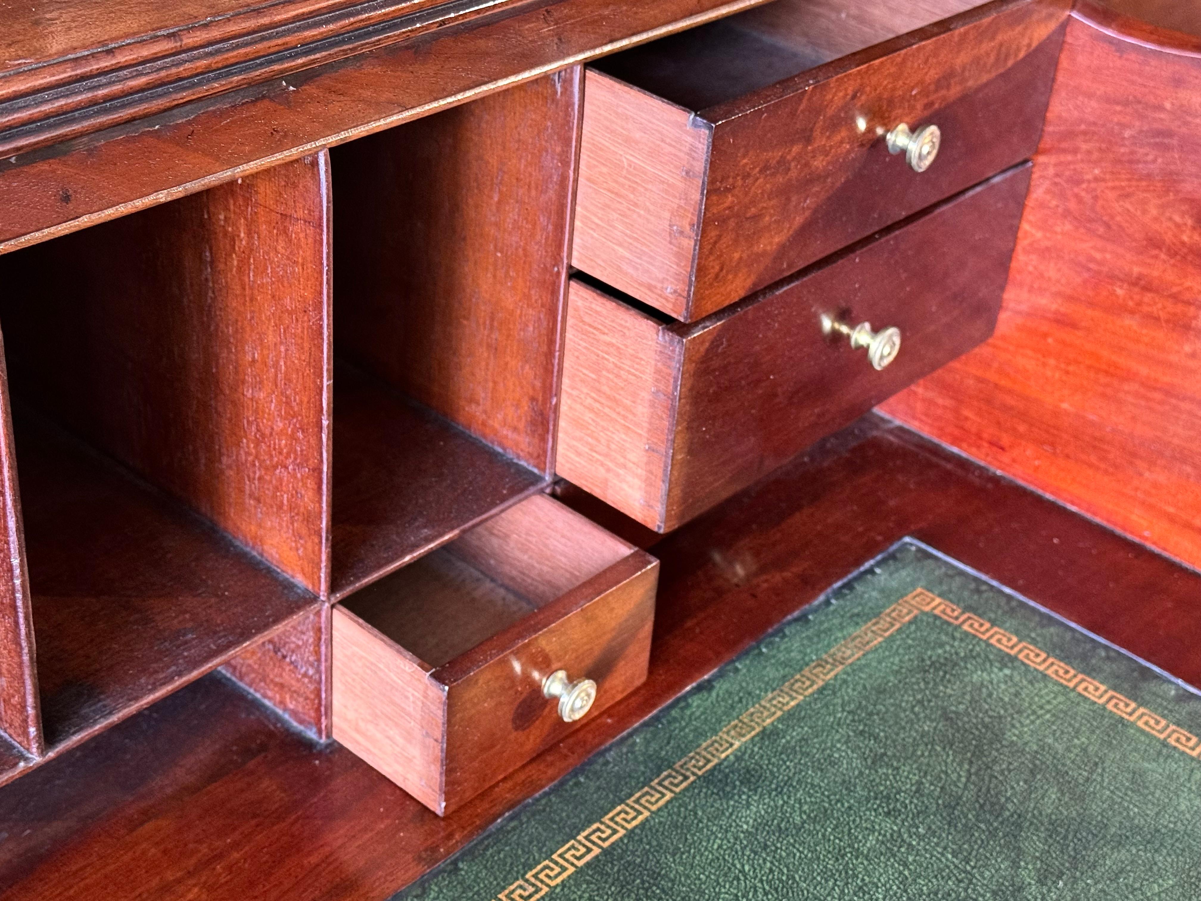 Mogano Chippendale Mahogany Secretaire Breakfront Library Bookcase in vendita