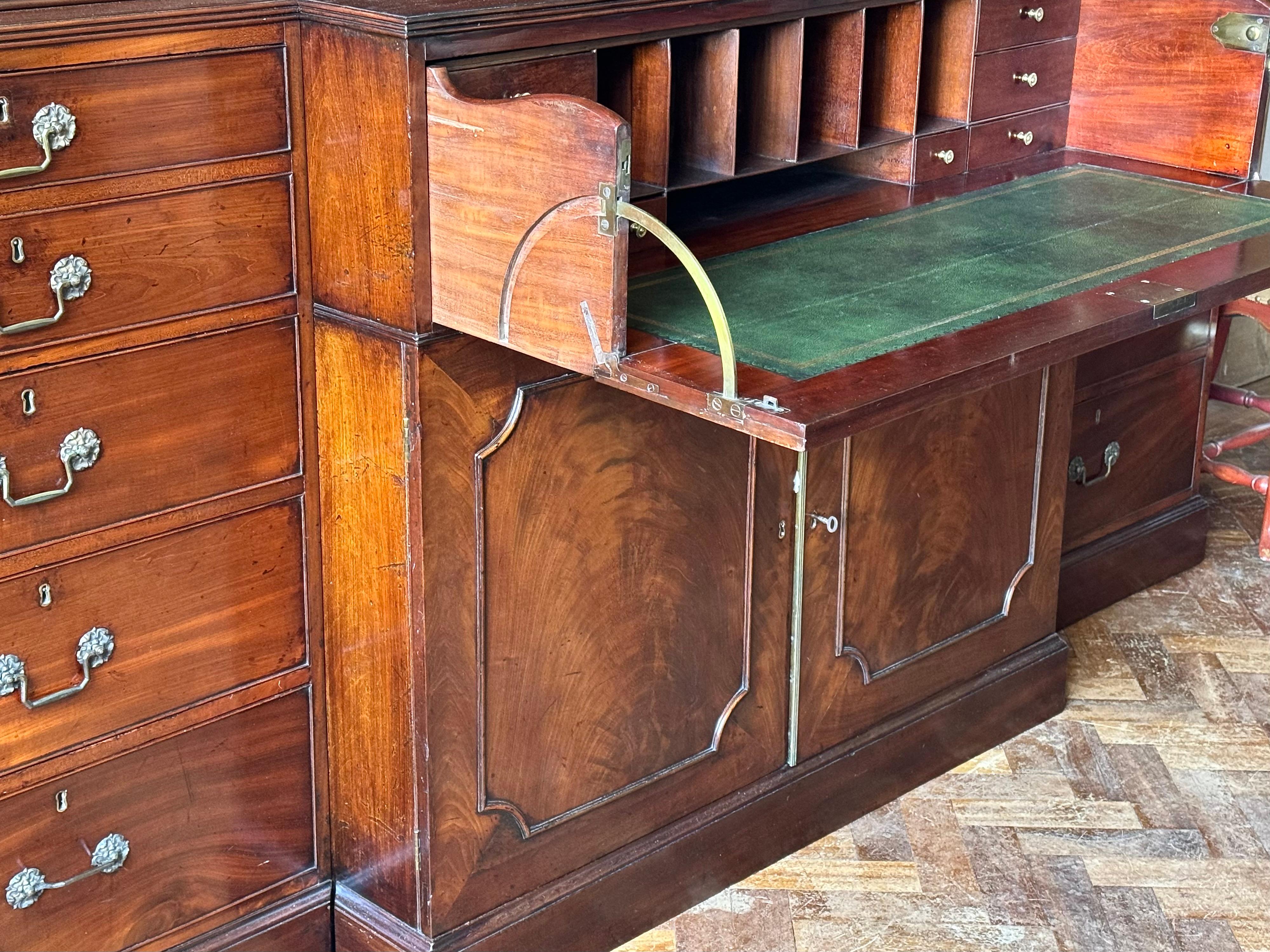 Chippendale Mahogany Secretaire Breakfront Library Bookcase In condizioni buone in vendita a Lymington, GB