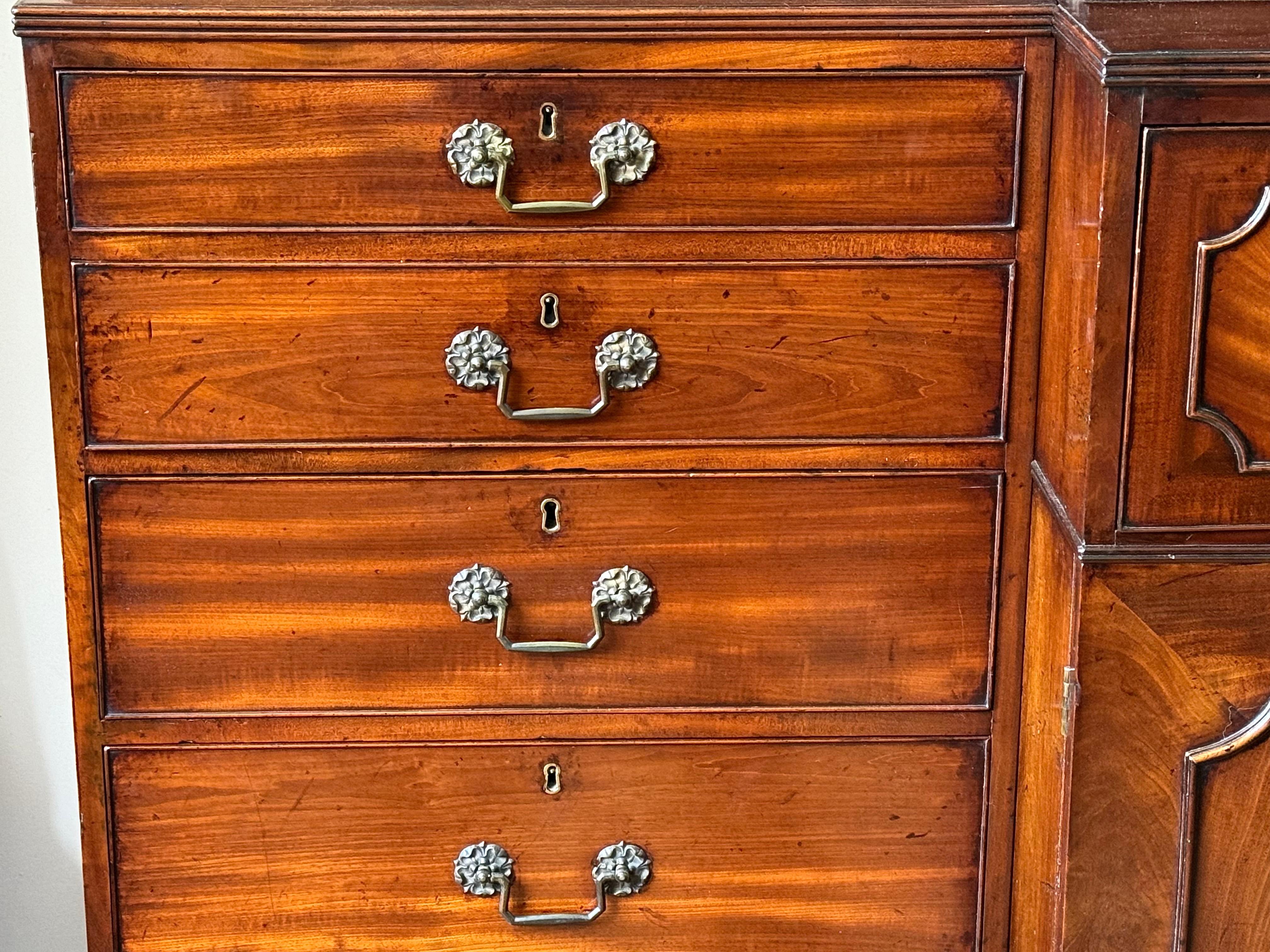 Chippendale Mahogany Secretaire Breakfront Library Bookcase in vendita 4