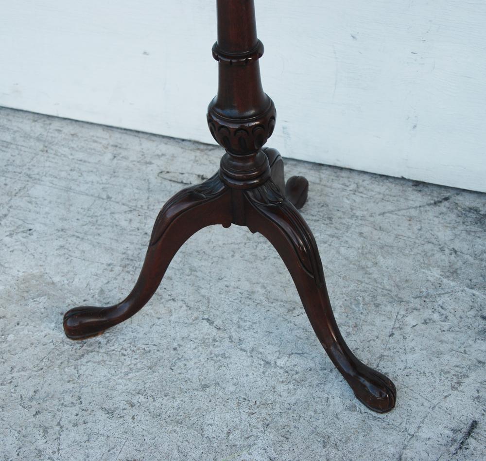19th Century Chippendale Mahogany Tripod Table with Decorative Gallery Edge For Sale