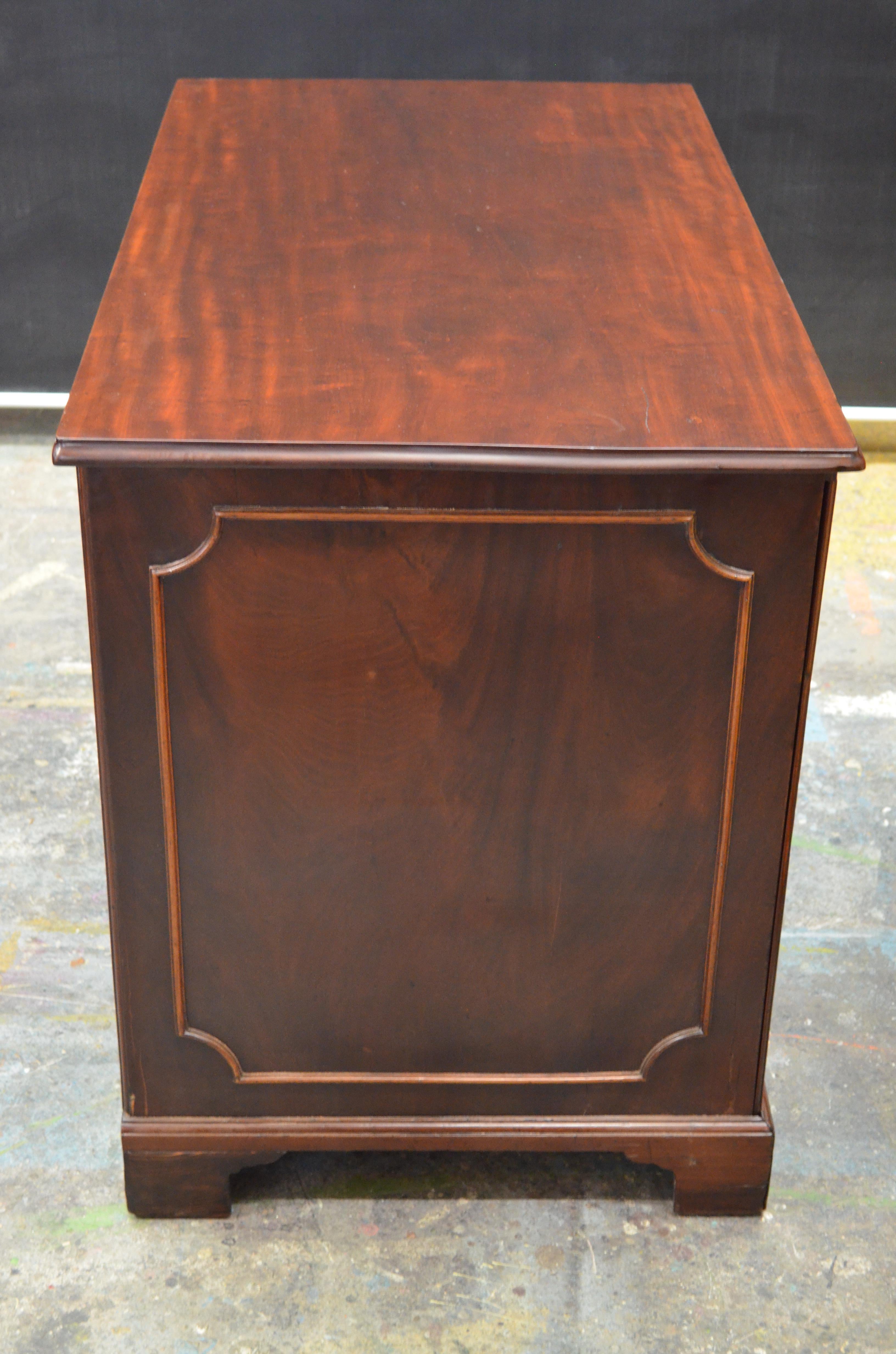 Chippendale Metamorphic Chest with Pull Out Writing Desk, 18th Century For Sale 4