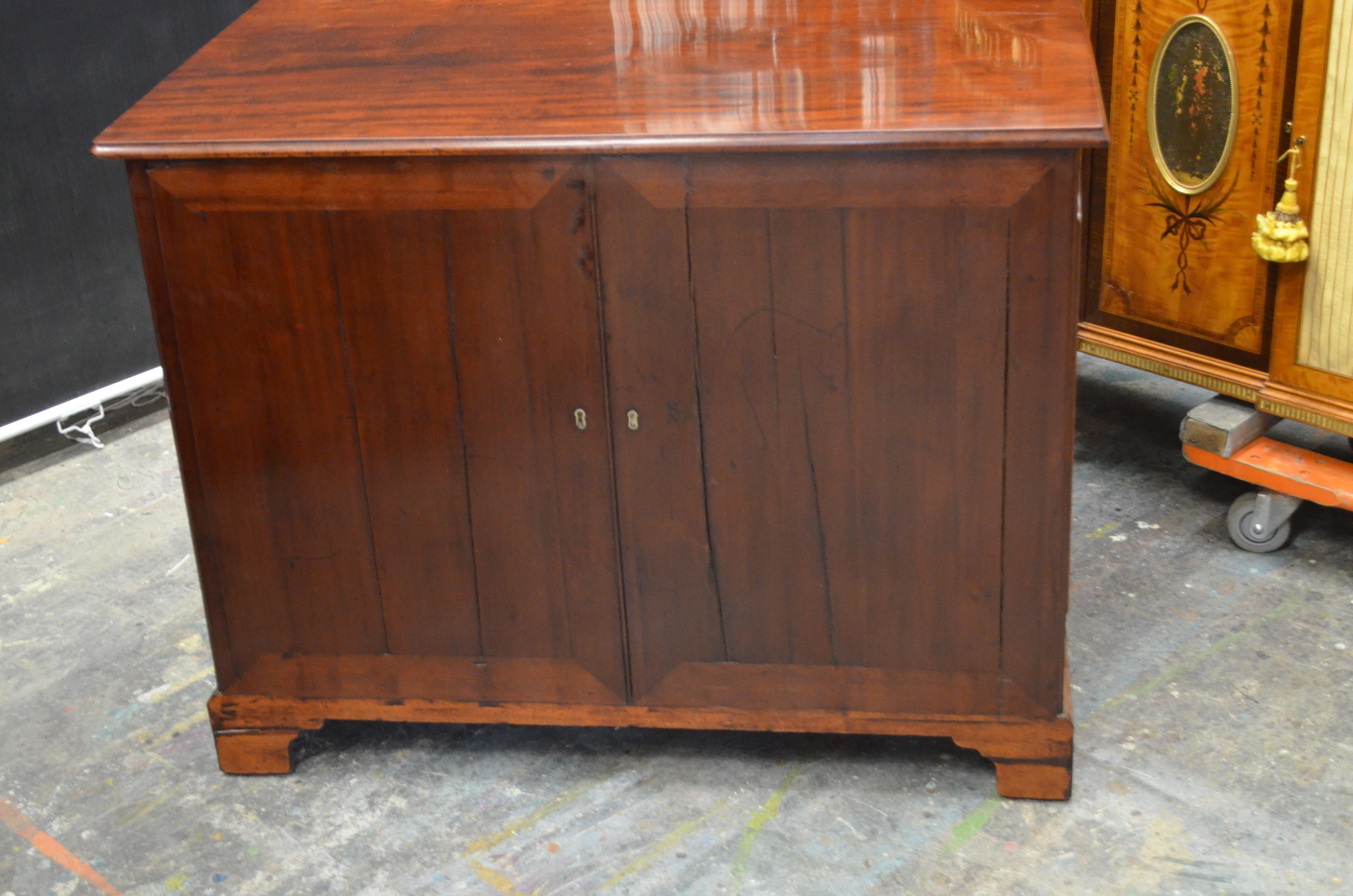 Chippendale Metamorphic Chest with Pull Out Writing Desk, 18th Century For Sale 5