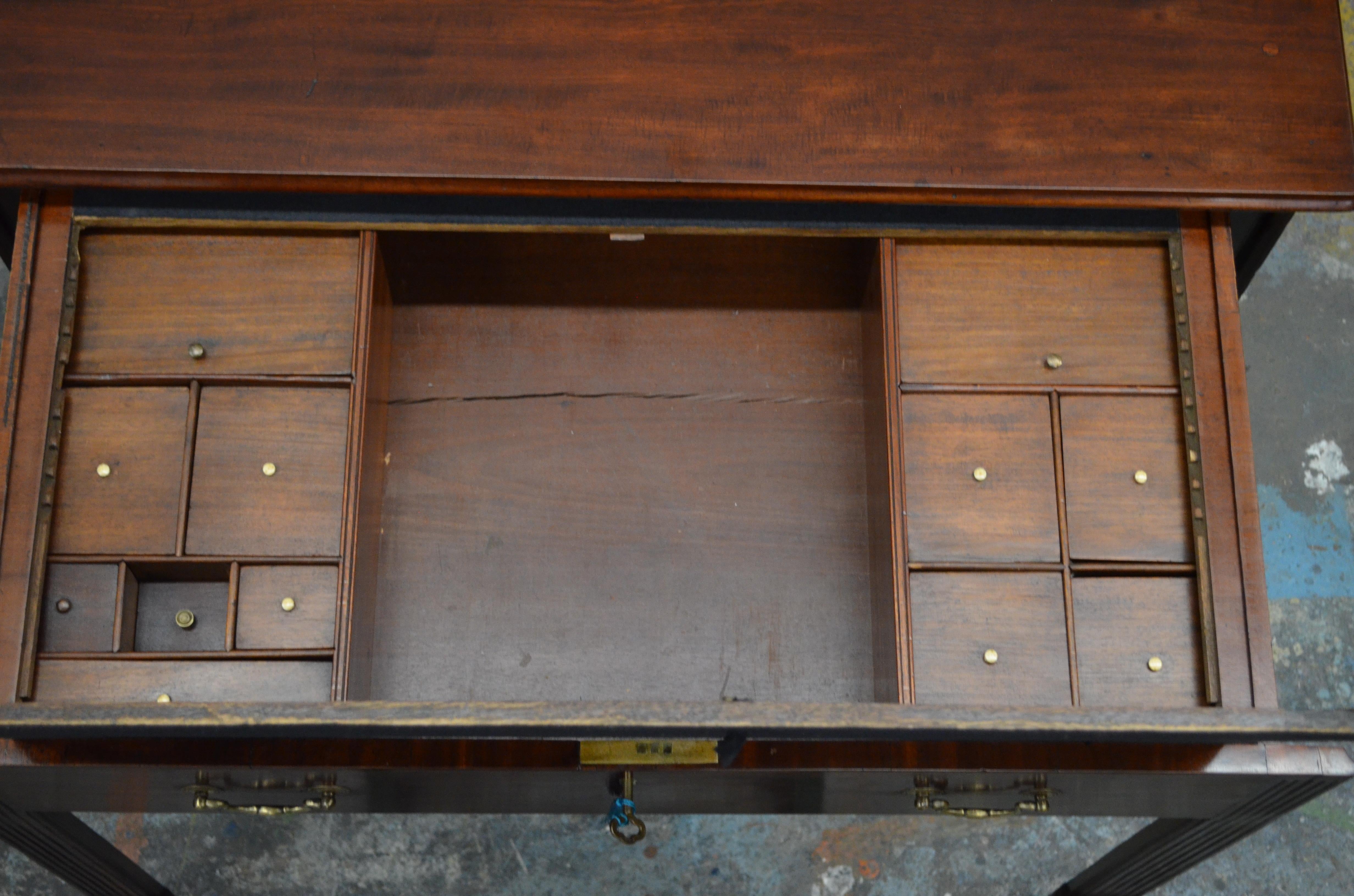 Chippendale Metamorphic Chest with Pull Out Writing Desk, 18th Century For Sale 1