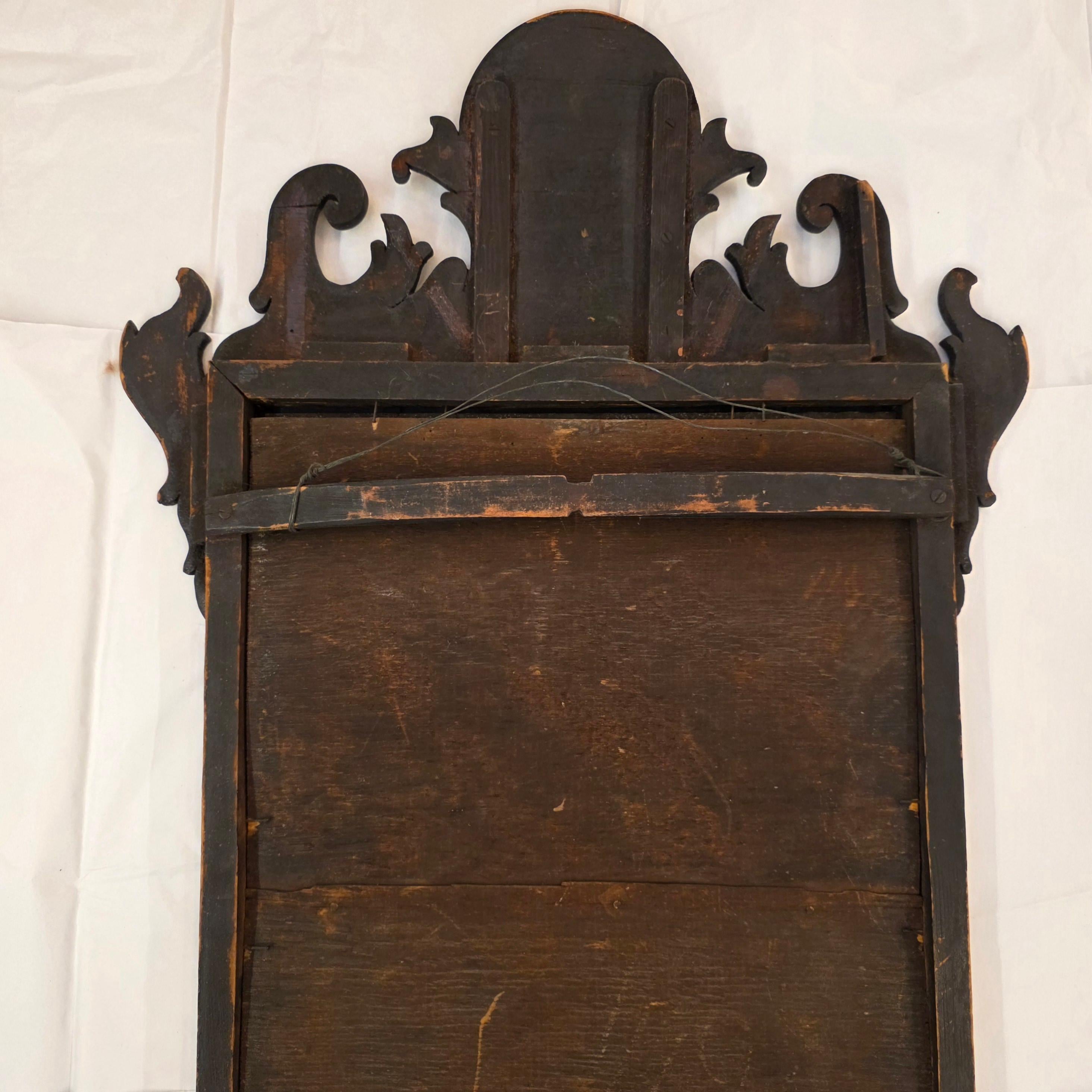 
Une fenêtre dans le temps : miroir américain de Chippendale, 1750-1820
Voici une relique d'une époque révolue, un témoignage de l'élégance durable de l'artisanat américain Chippendale. Ce miroir, datant du cœur du XVIIIe siècle (1750-1820), se