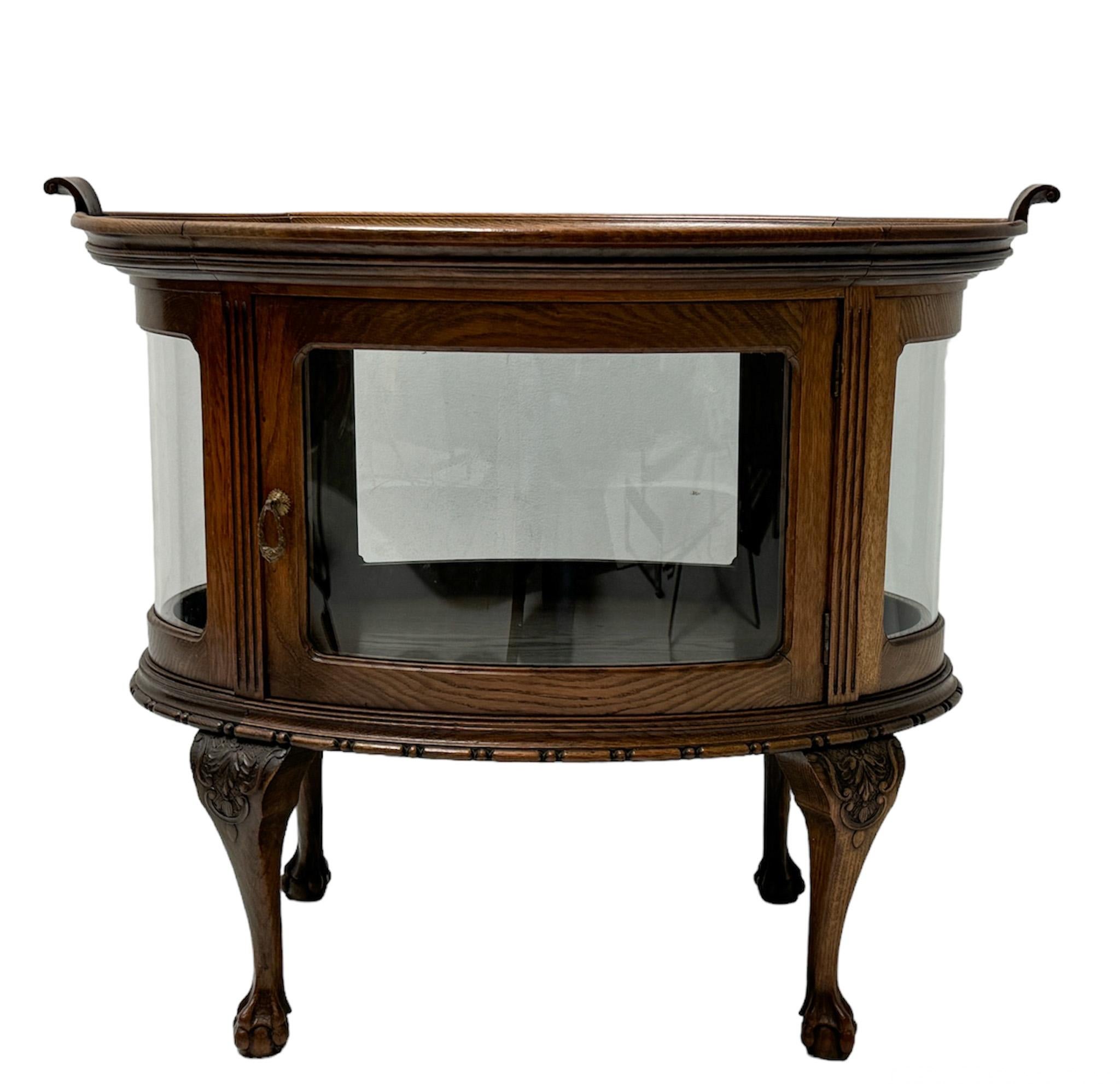 Chippendale Oak Tea Cabinet, 1920s In Good Condition For Sale In Amsterdam, NL