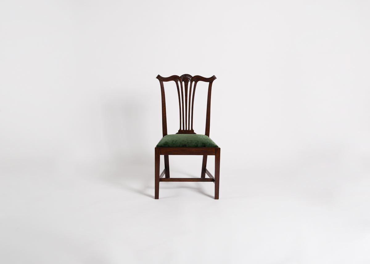 Anglais Chippendale:: Paire de chaises d'appoint en chêne sculpté:: Angleterre:: fin du 18ème siècle en vente