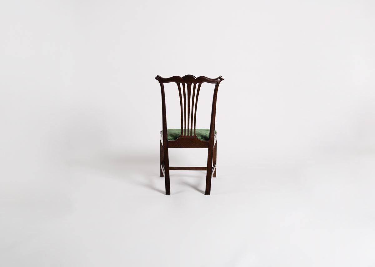 Chippendale:: Paire de chaises d'appoint en chêne sculpté:: Angleterre:: fin du 18ème siècle Bon état - En vente à New York, NY