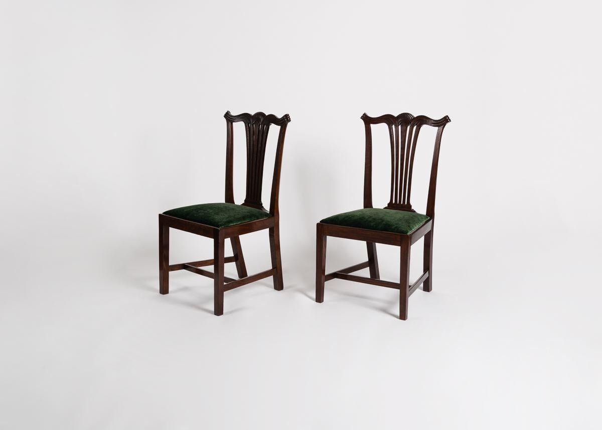 Upholstery Chippendale, Pair of Carved Oak Side Chairs, England, Late 18th Century For Sale