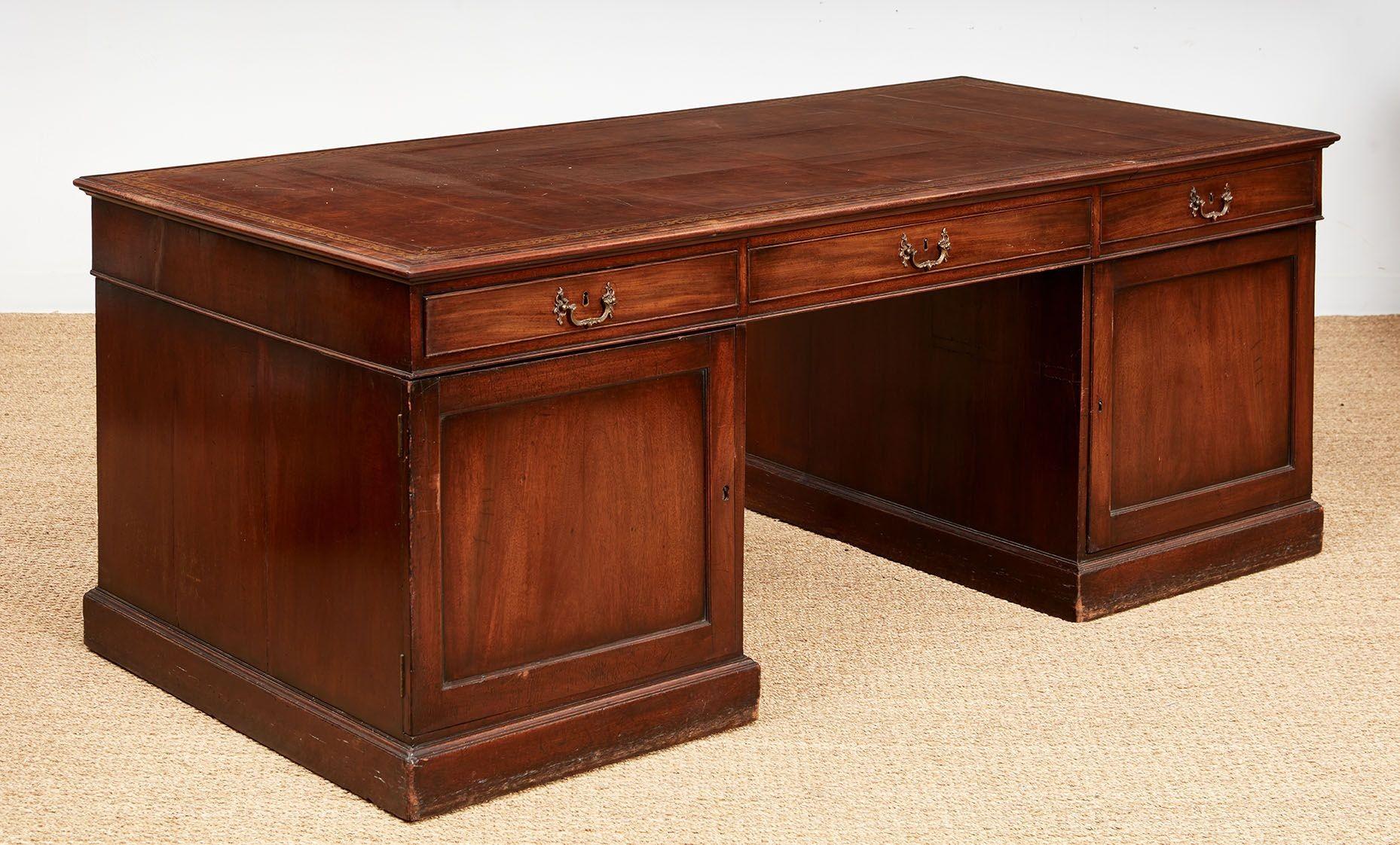 Chippendale Partners' Desk In Good Condition For Sale In Greenwich, CT