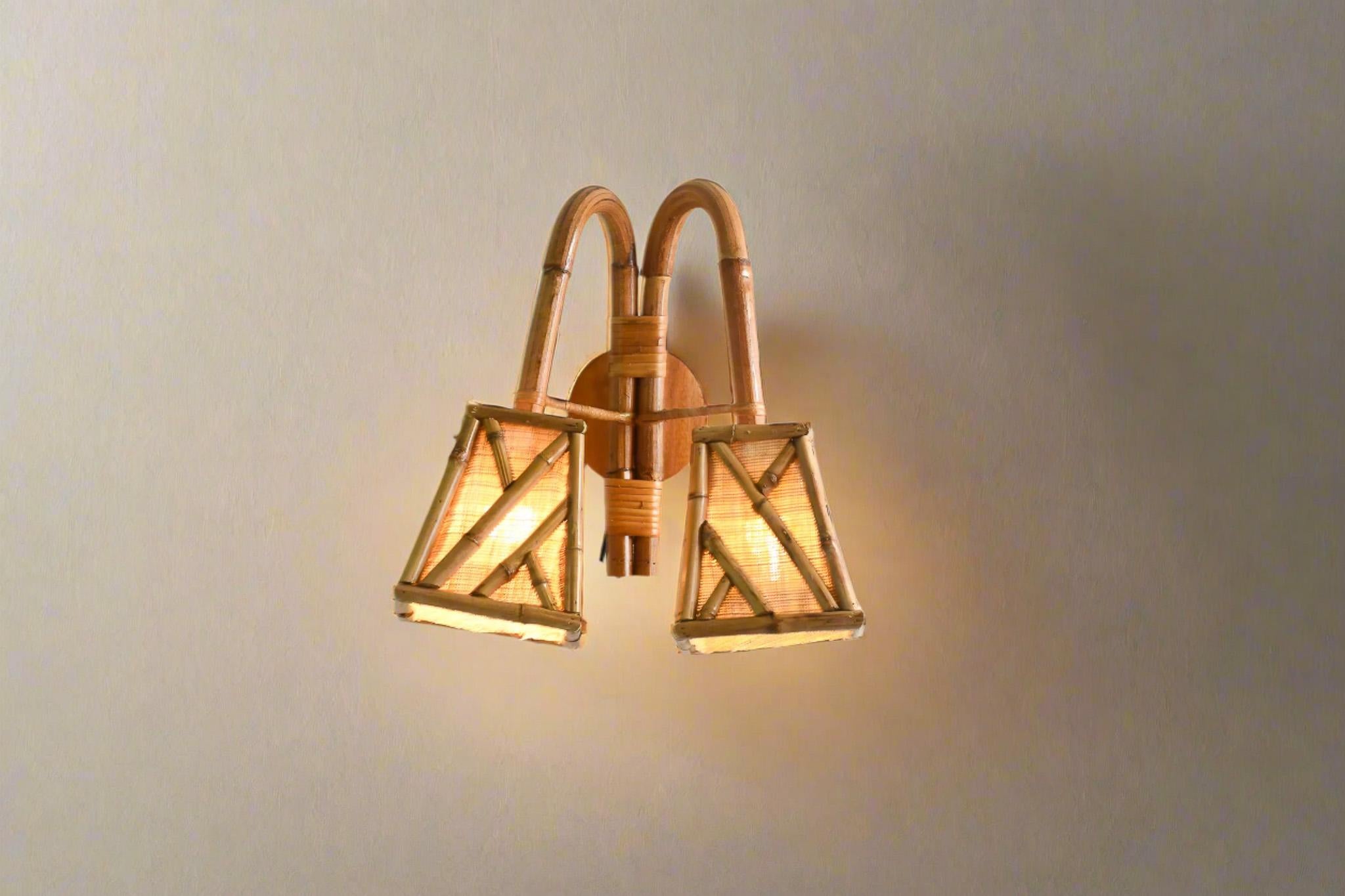 Chippendale Pattern Bamboo Shade Bent Rattan Double Wall Sconce In Good Condition For Sale In Oxford, GB
