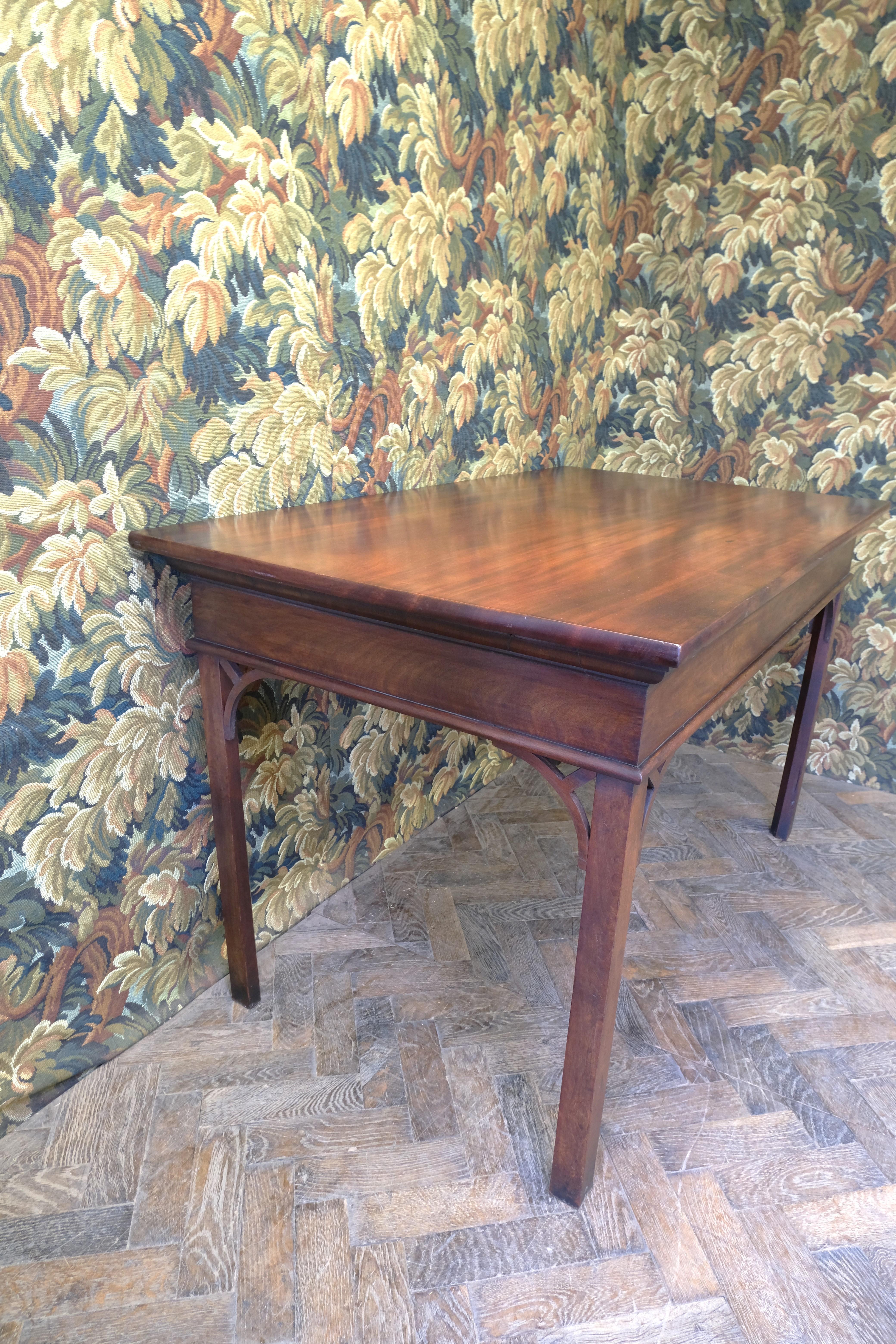 Veneer Chippendale period mahogany centre table For Sale