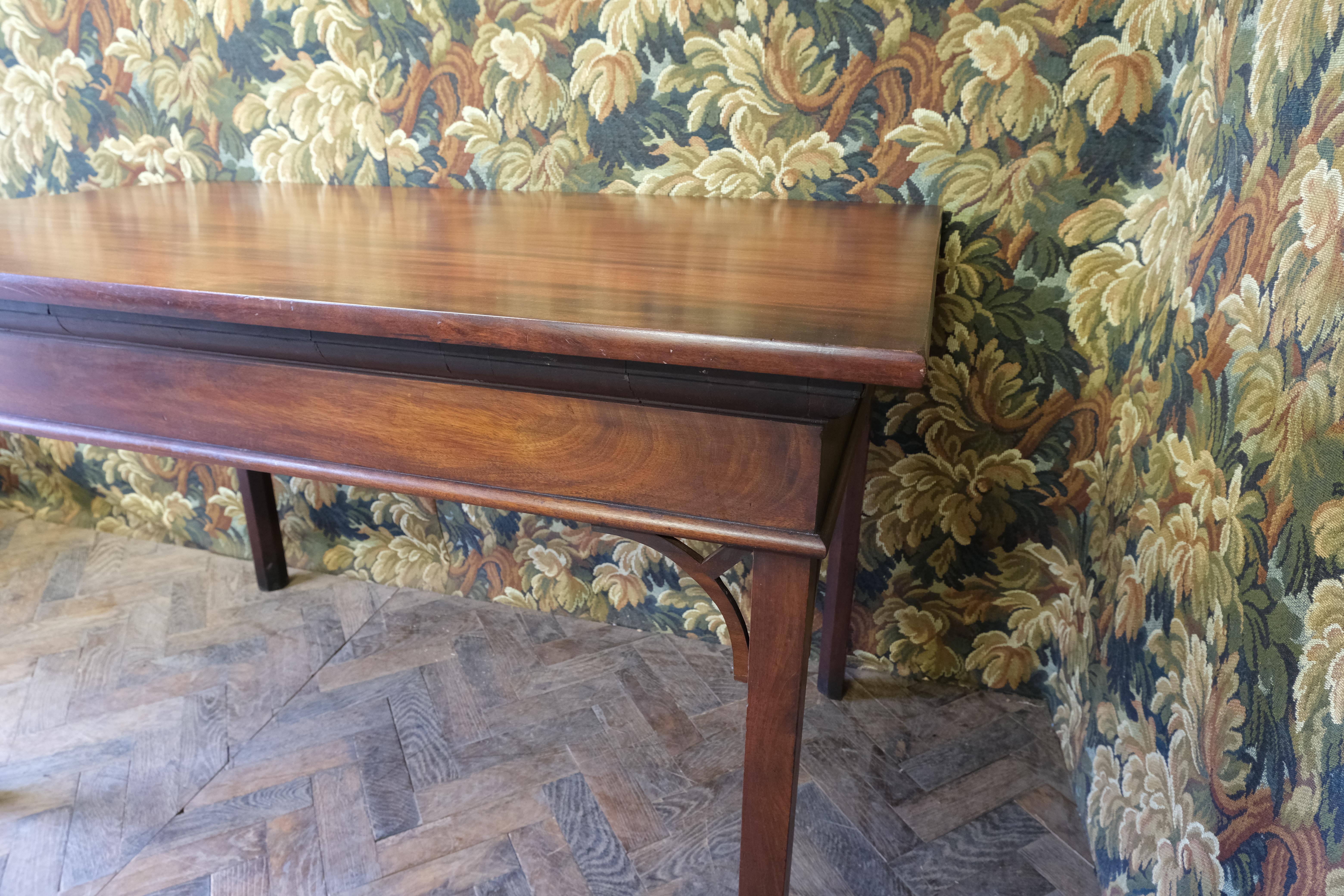 Chippendale period mahogany centre table In Good Condition For Sale In Cheltenham, GB