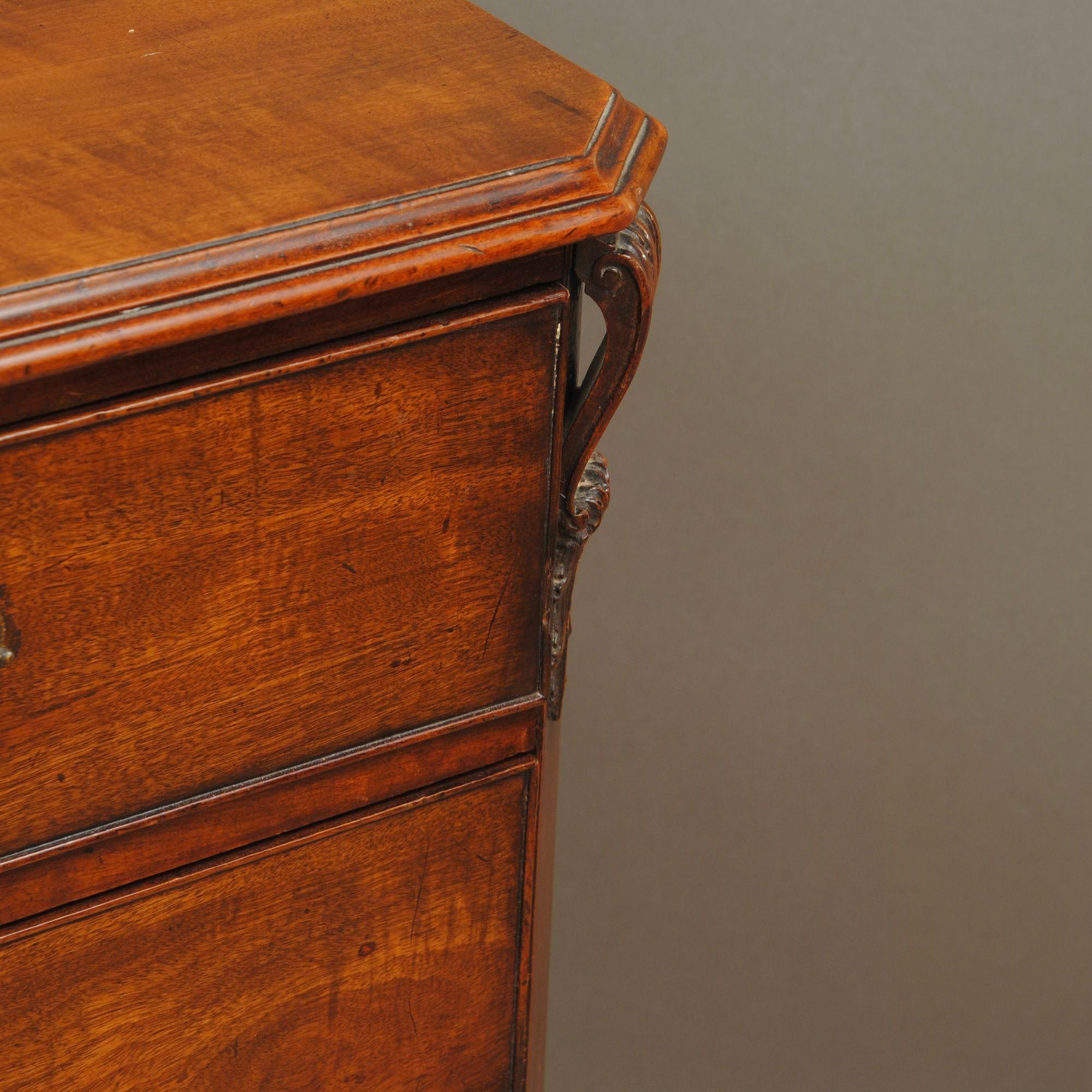 Chippendale Period Mahogany Gentleman's Dressing Chest For Sale 1