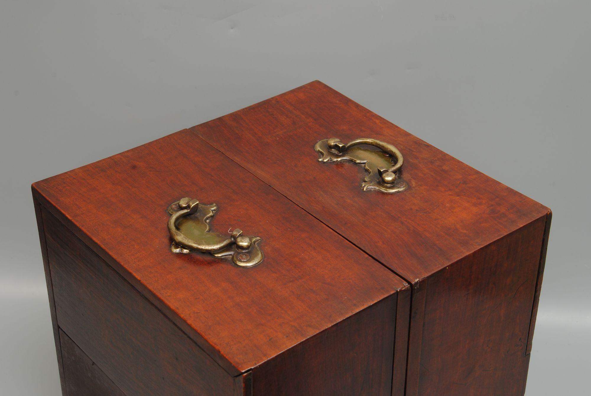 Chippendale Period Mahogany Medical Box In Good Condition In Lincolnshire, GB