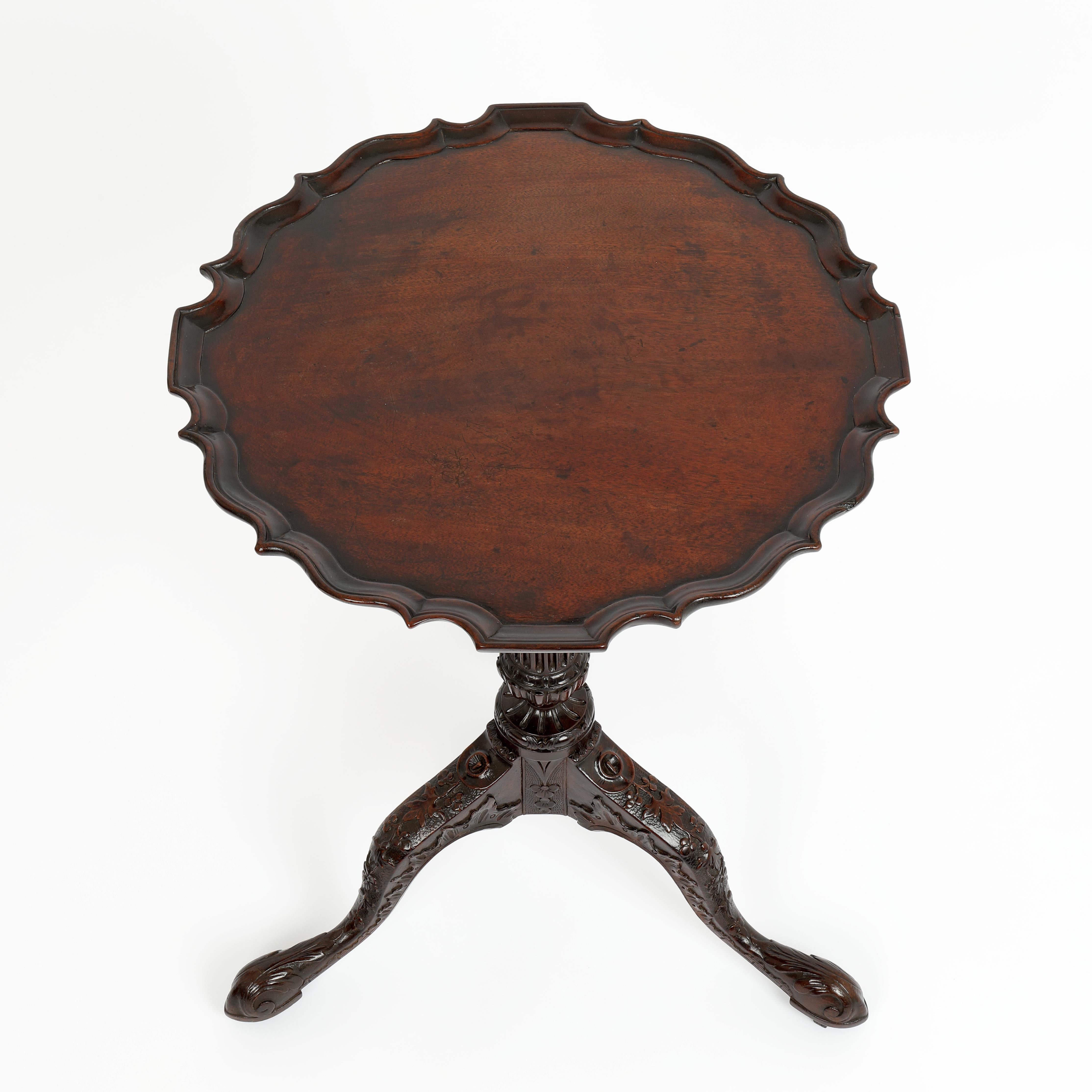 Chippendale Period Mahogany 'Pie-Crust' Tripod Table For Sale 10