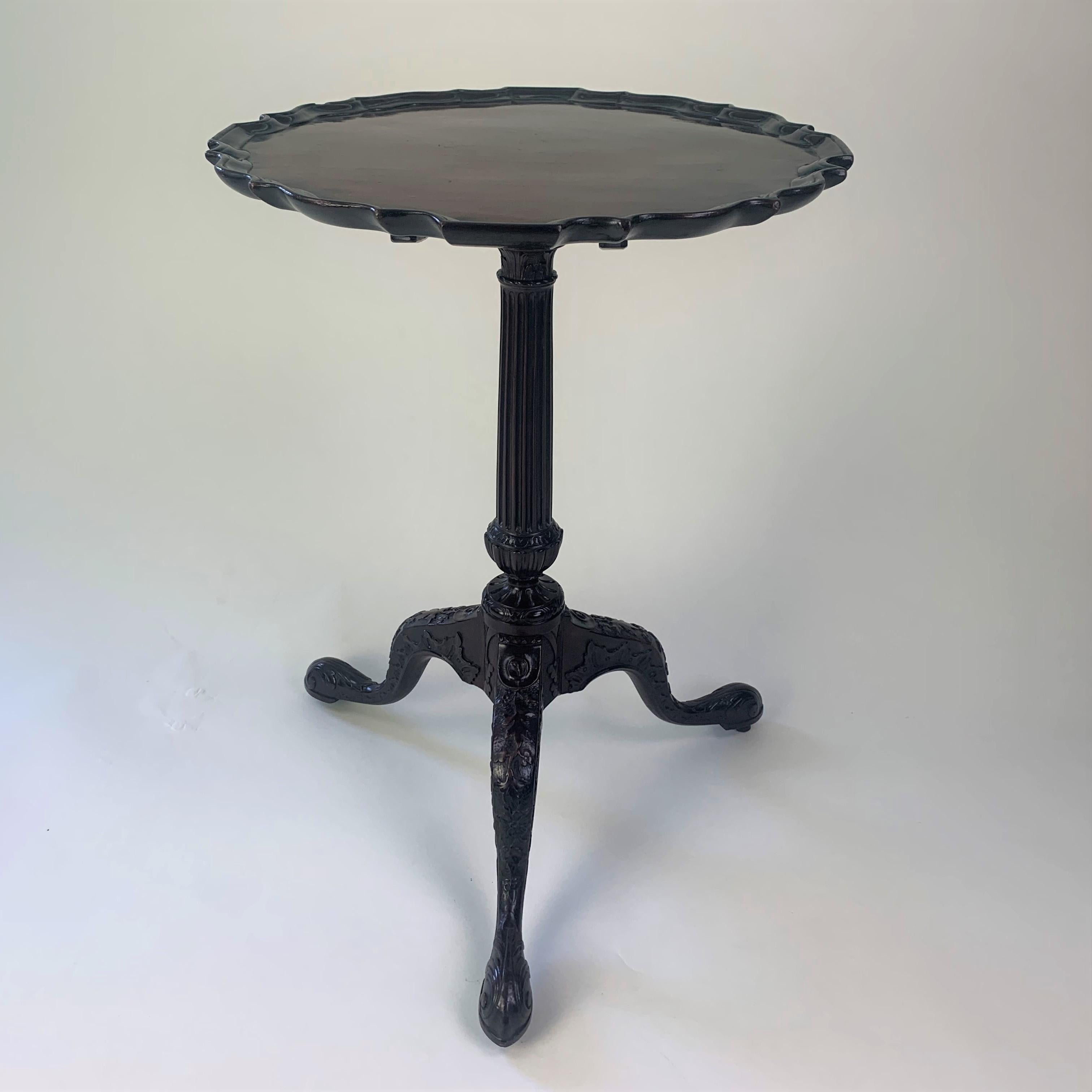 English Chippendale Period Mahogany 'Pie-Crust' Tripod Table For Sale