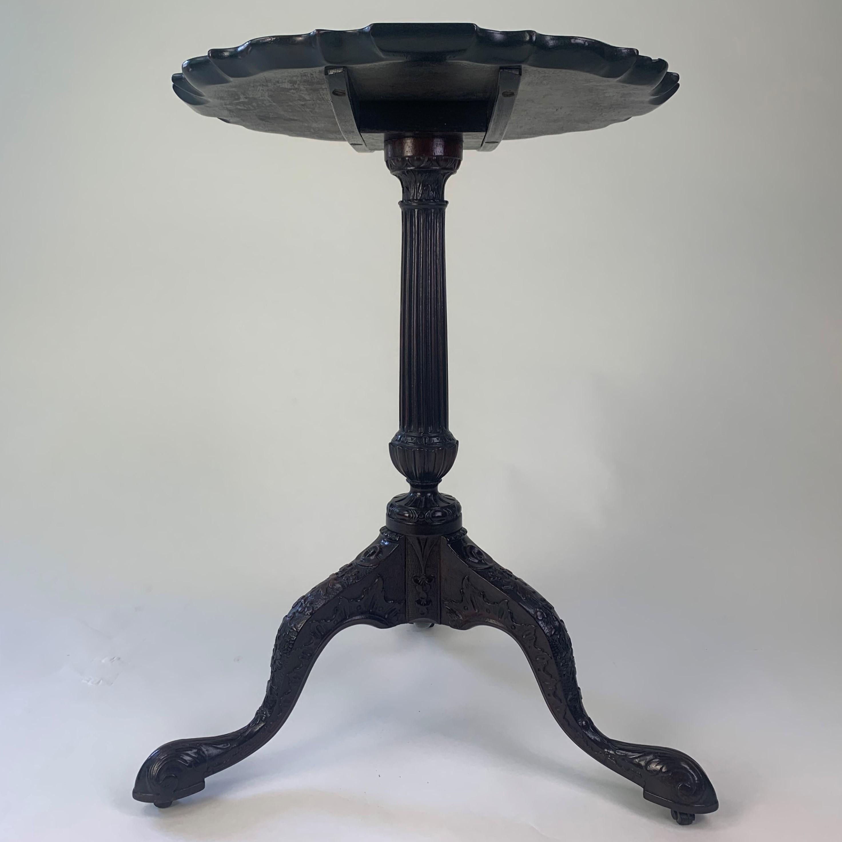 Chippendale Period Mahogany 'Pie-Crust' Tripod Table In Good Condition For Sale In Folkestone, GB