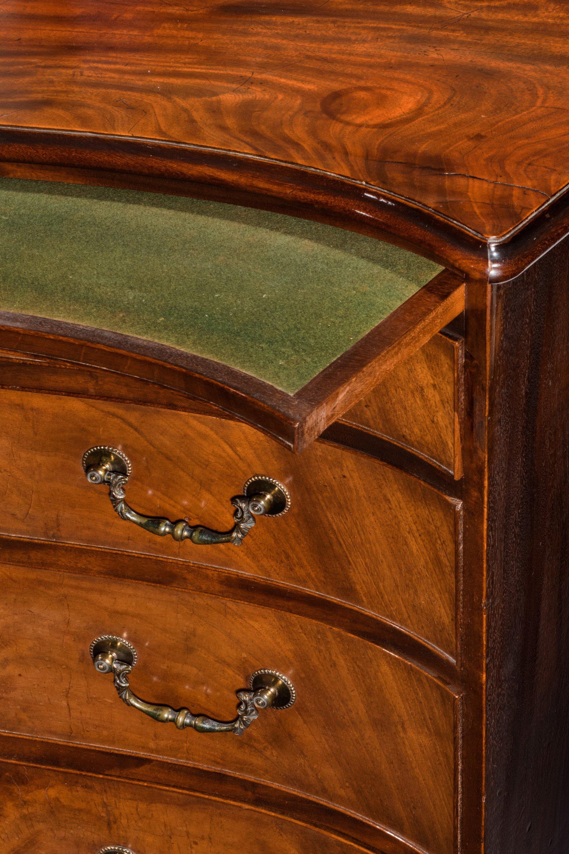 Chippendale Period Mahogany Serpentine Commode Chest For Sale 3