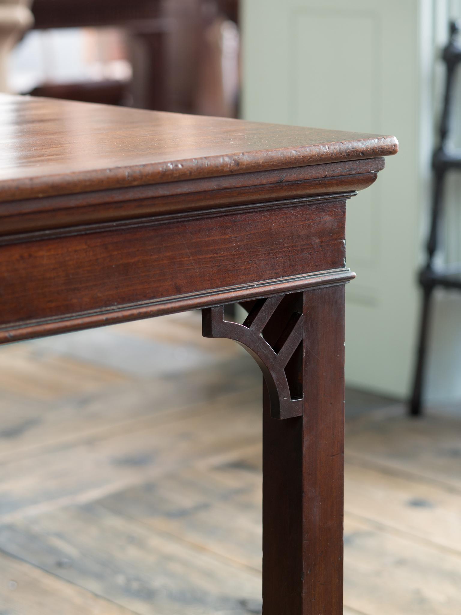 Chippendale Period Mahogany Serving Table In Good Condition In London, GB