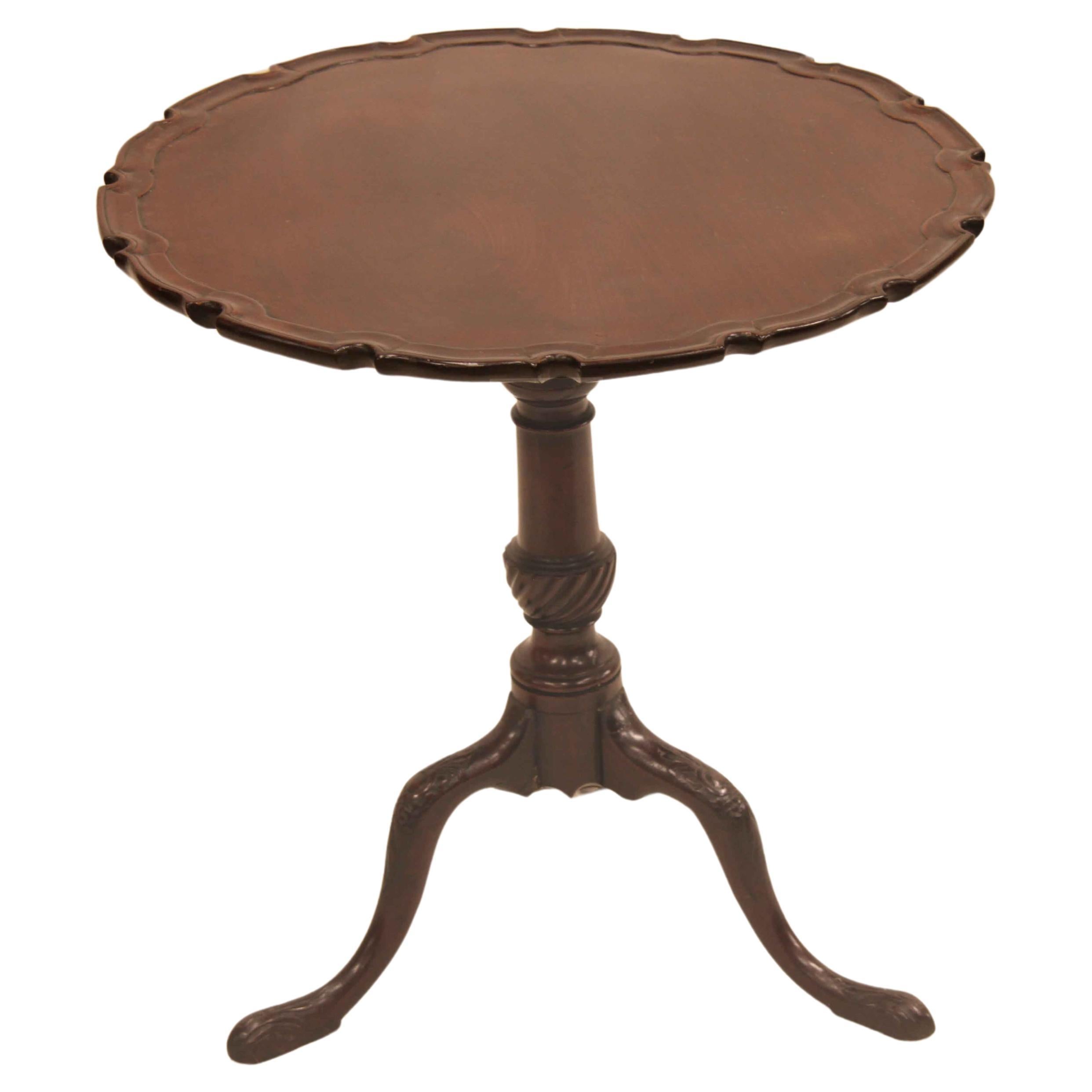 Table Chippendale à plateau basculant en forme de croûte de tarte en vente