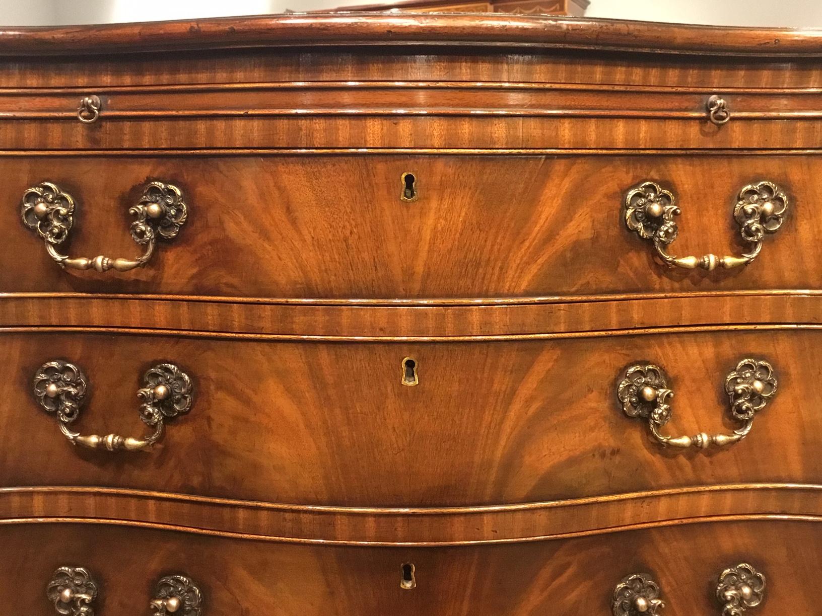 Chippendale Revival Flame Mahogany Serpentine Bachelors Chest In Excellent Condition In Darwen, GB