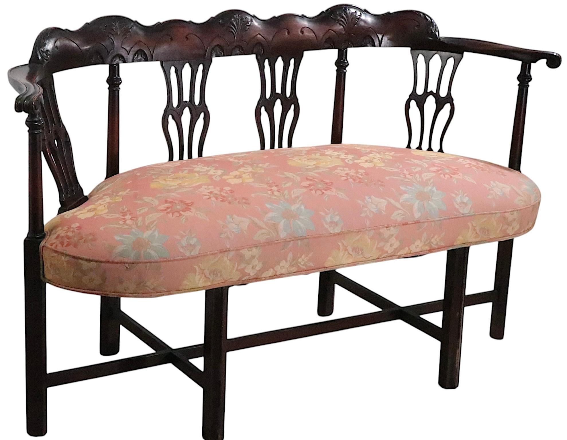 Causeuse Chippendale Revive en acajou et bois sculpté  A.I.C. C 1920/40 en vente 6