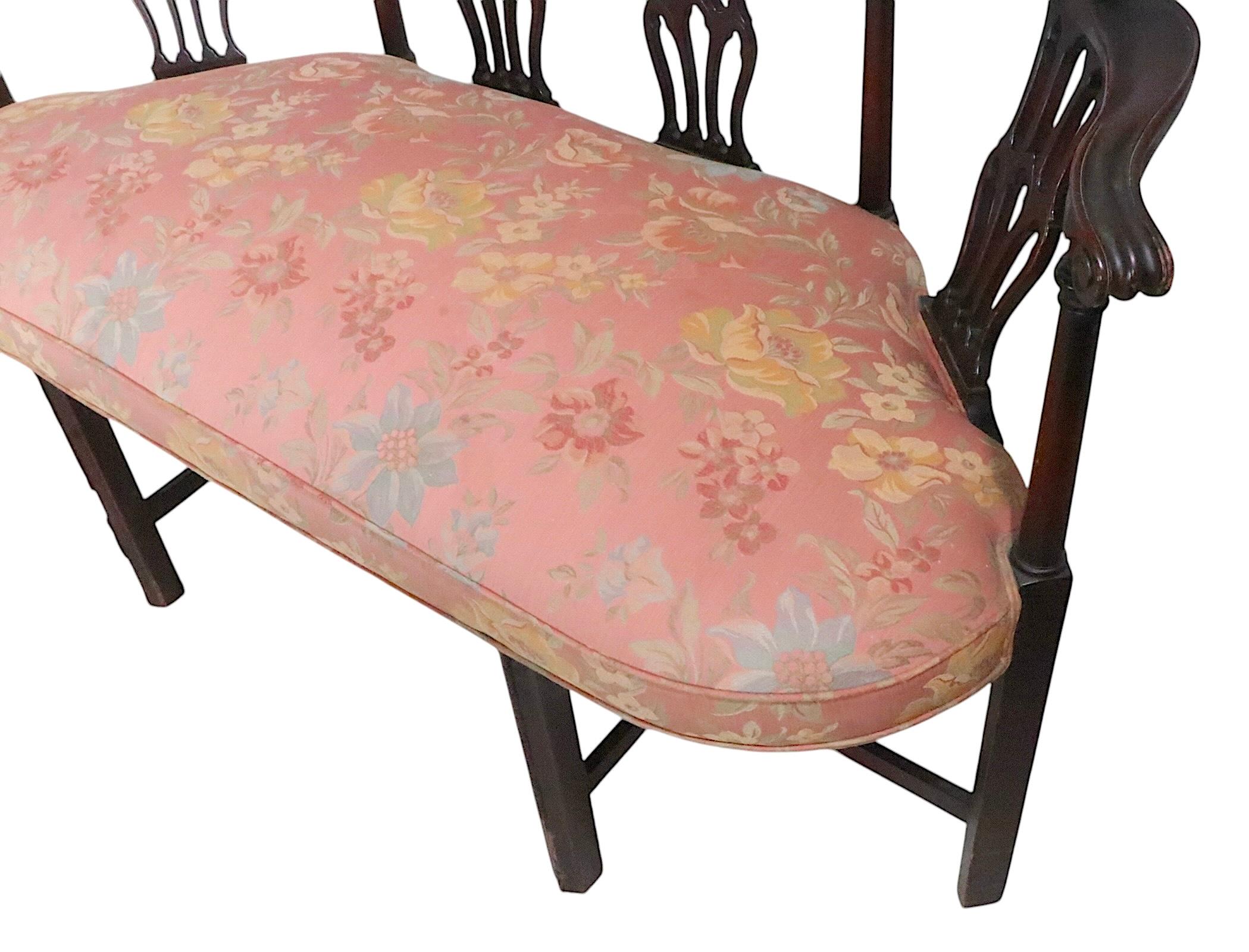 Causeuse Chippendale Revive en acajou et bois sculpté  A.I.C. C 1920/40 en vente 8