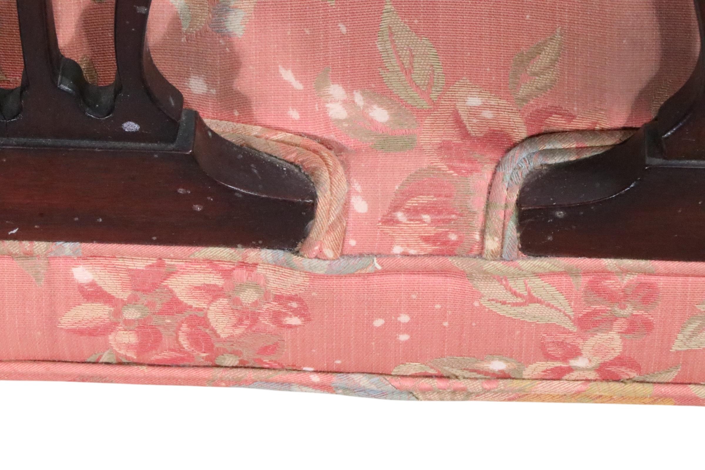 Causeuse Chippendale Revive en acajou et bois sculpté  A.I.C. C 1920/40 en vente 11