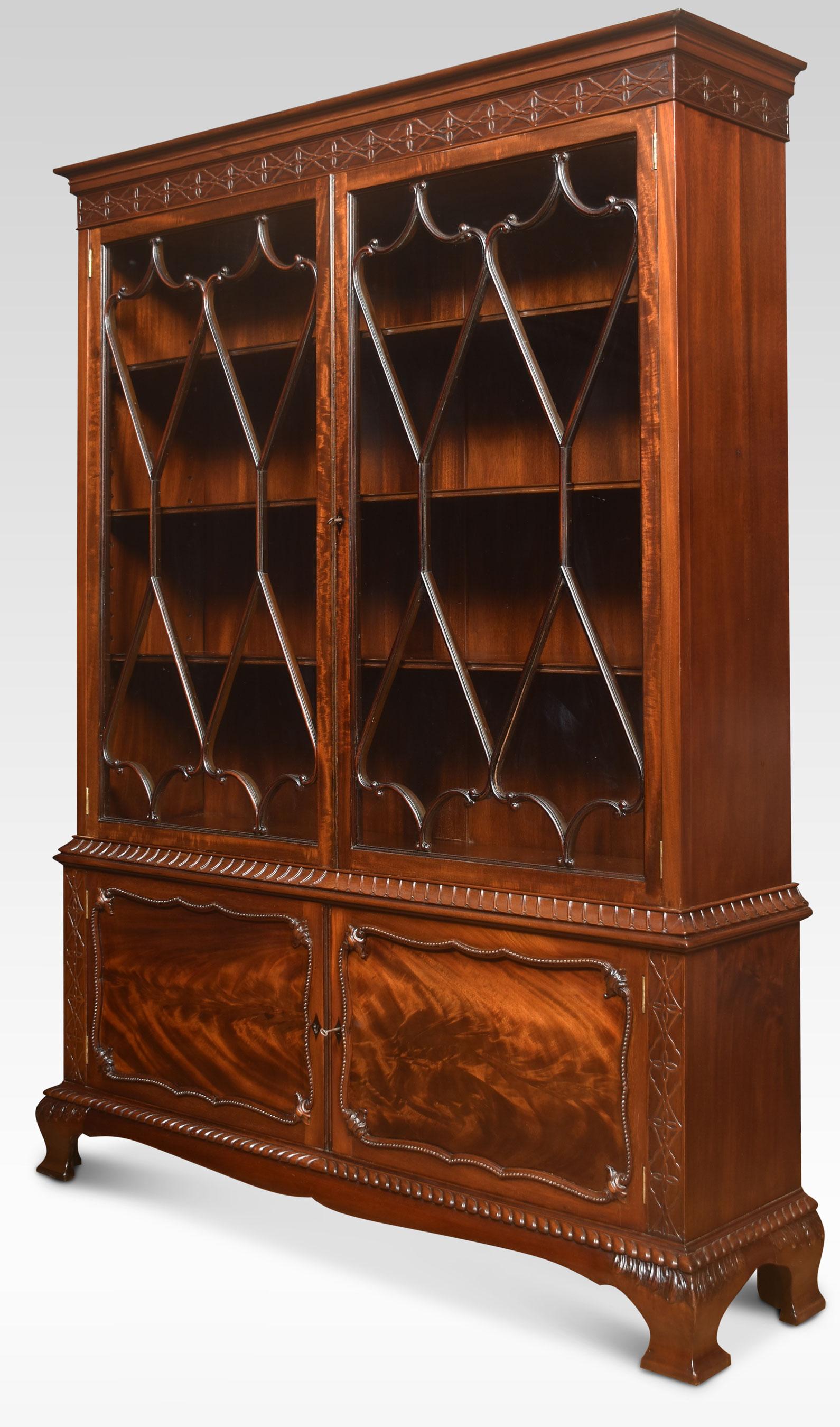 Chippendale Revival mahogany bookcase In Good Condition For Sale In Cheshire, GB