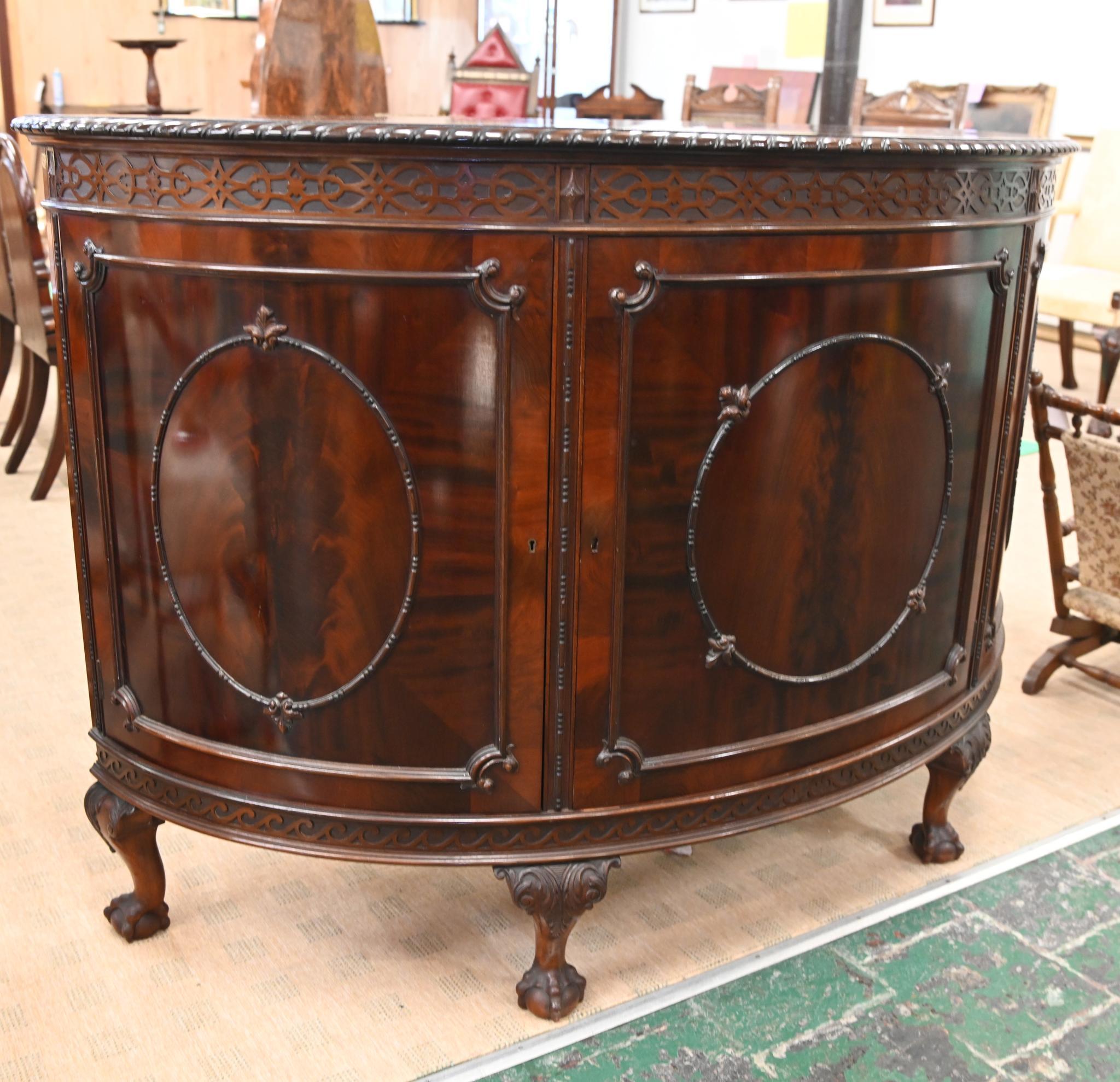Mogano Mobile laterale Chippendale Cassapanca in mogano 1880 in vendita