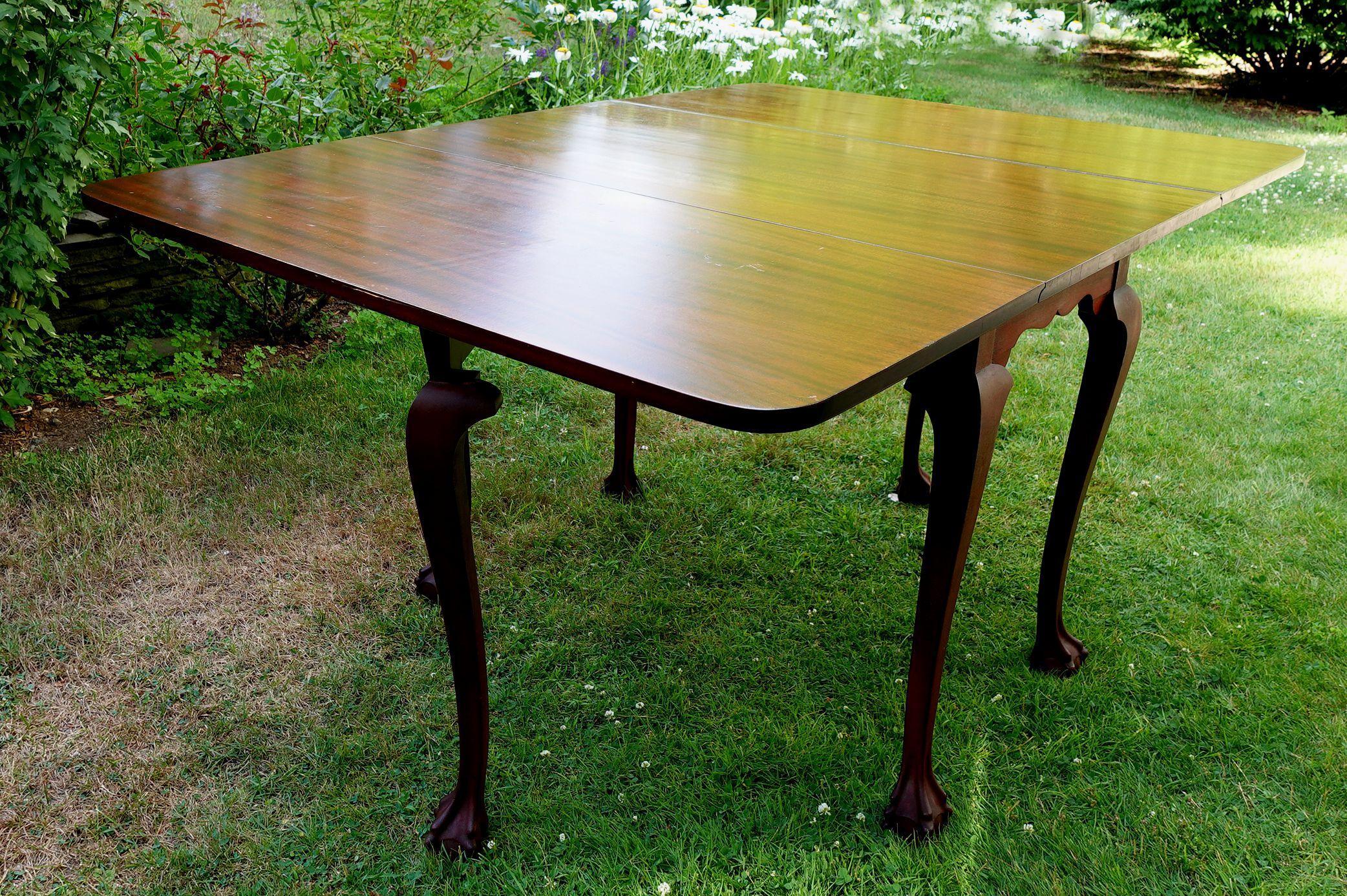 Six-legged dining tables are very desirable and relatively rare. They offer obviously greater stability than the four-legged form and cost a good deal more. There are 3 custom-made cover pads included.

The mahogany is beautifully figured. There