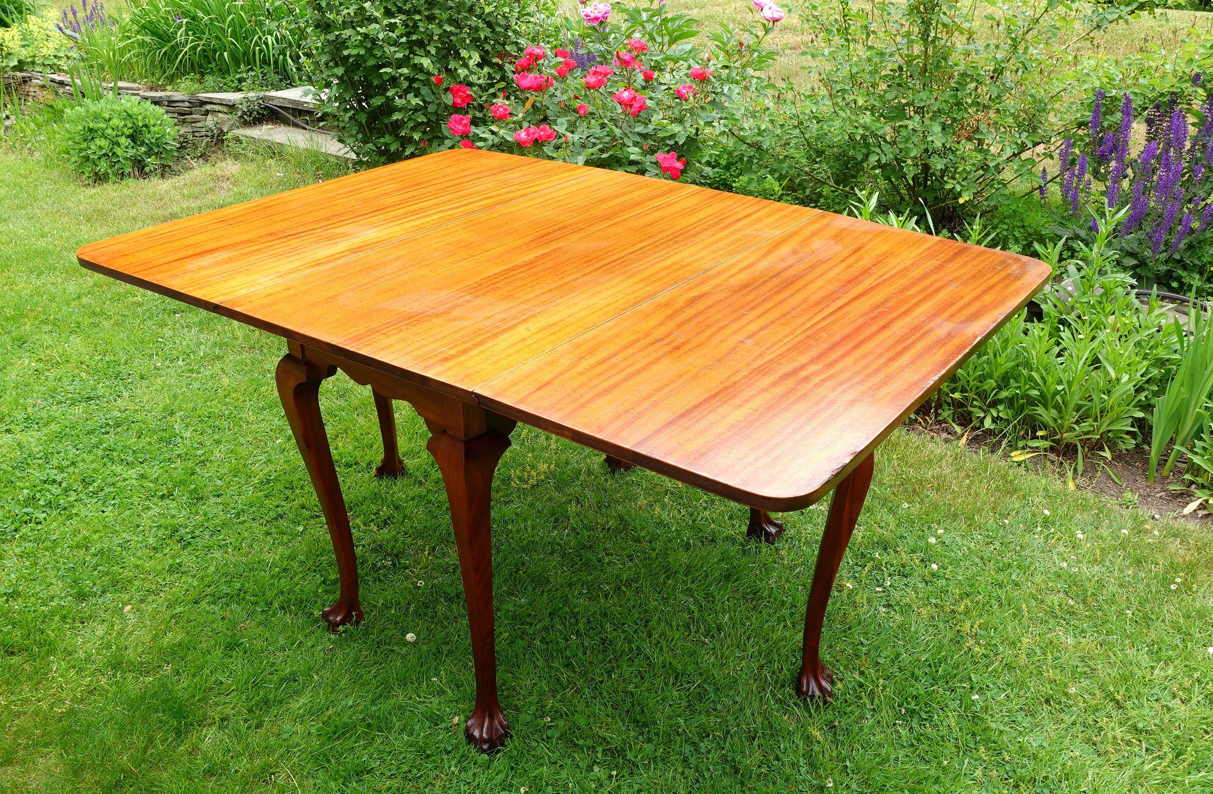 Six-legged dining tables are very desirable and relatively rare. They offer obviously greater stability than the four-legged form and cost a good deal more.

The mahogany is beautifully figured. There are no repairs or alterations, and it has a