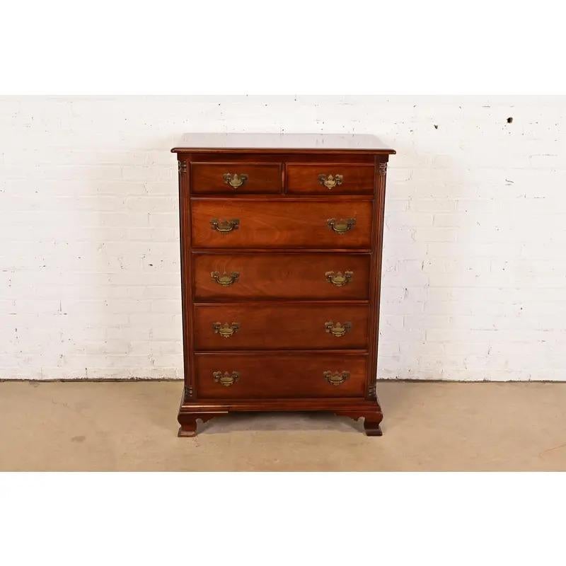 Chippendale Kommode aus massivem Mahagoni von Kling (Georgian) im Angebot