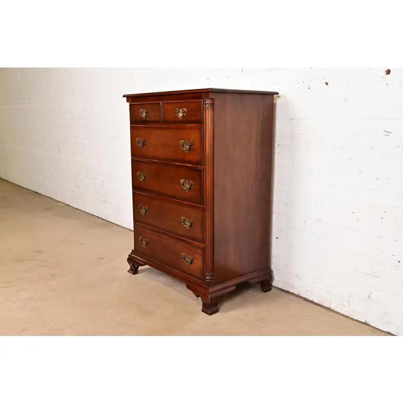 Chippendale Kommode aus massivem Mahagoni von Kling (amerikanisch) im Angebot