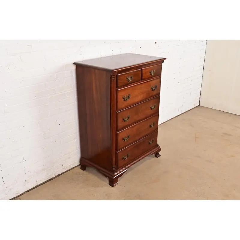 Chippendale Kommode aus massivem Mahagoni von Kling im Zustand „Gut“ im Angebot in South Bend, IN