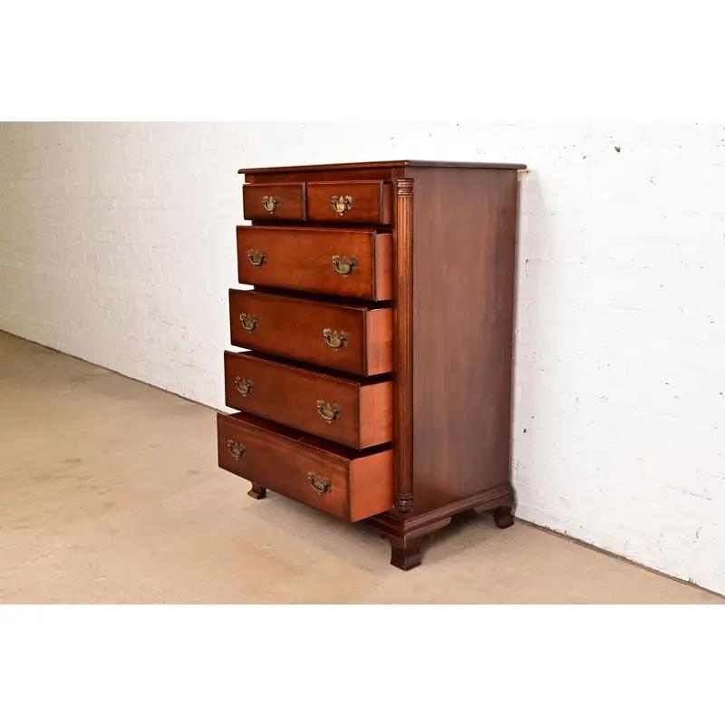 Chippendale Kommode aus massivem Mahagoni von Kling (Messing) im Angebot
