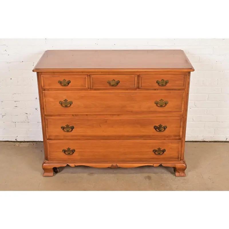 Georgiano Comò o cassettiera in acero massiccio Chippendale di Kling, circa anni '60 in vendita